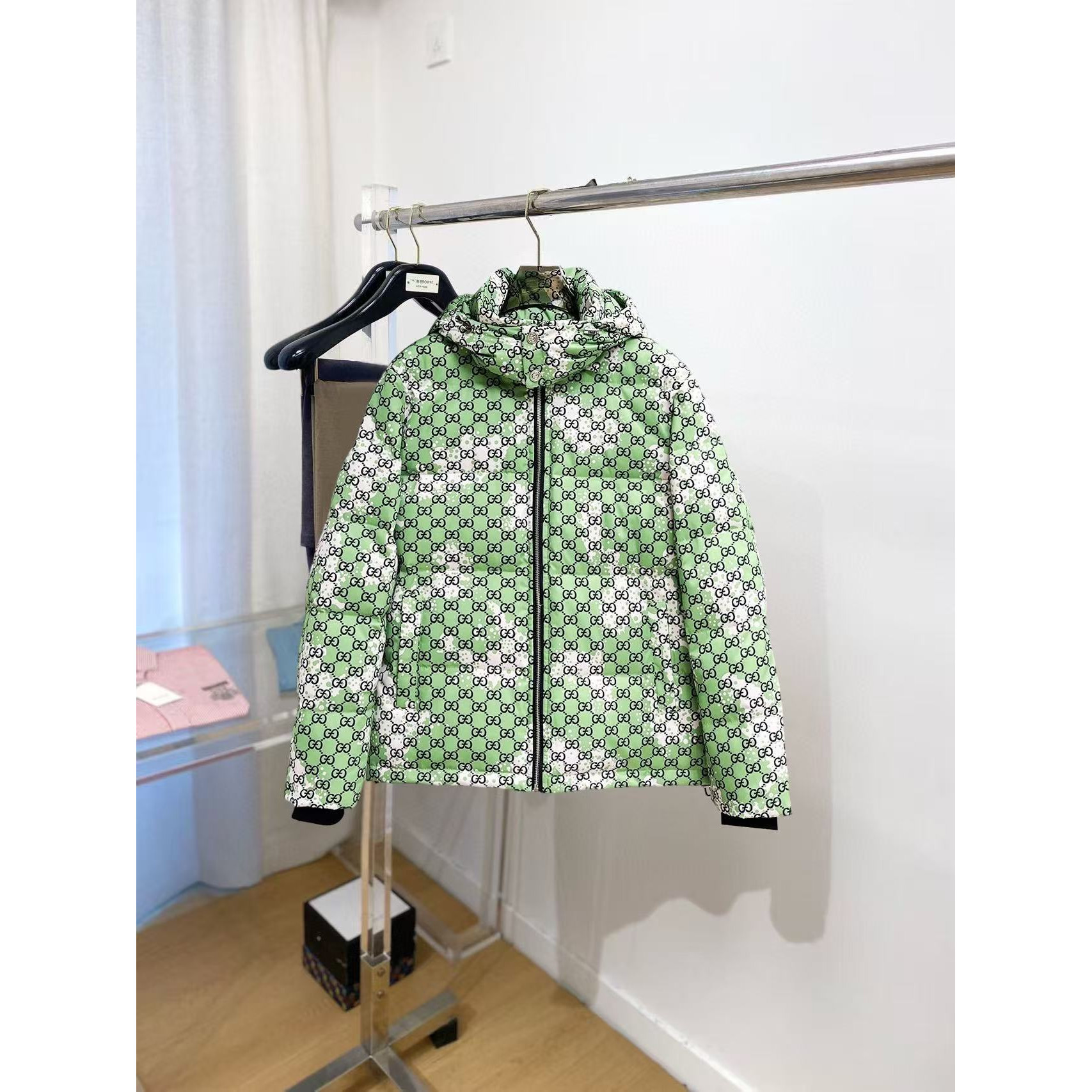 <p>GUCCI 秋冬新款羽绒服(綠)</p>
