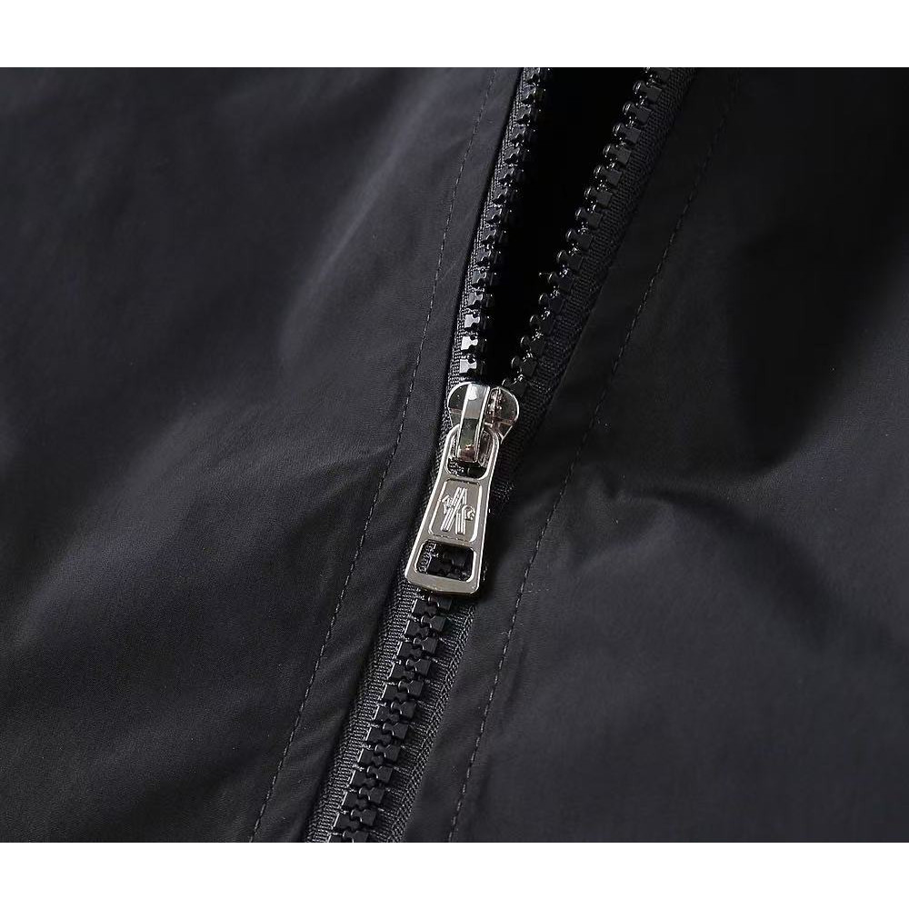 <p>MONCLER 男士夹克外套(黑)</p>