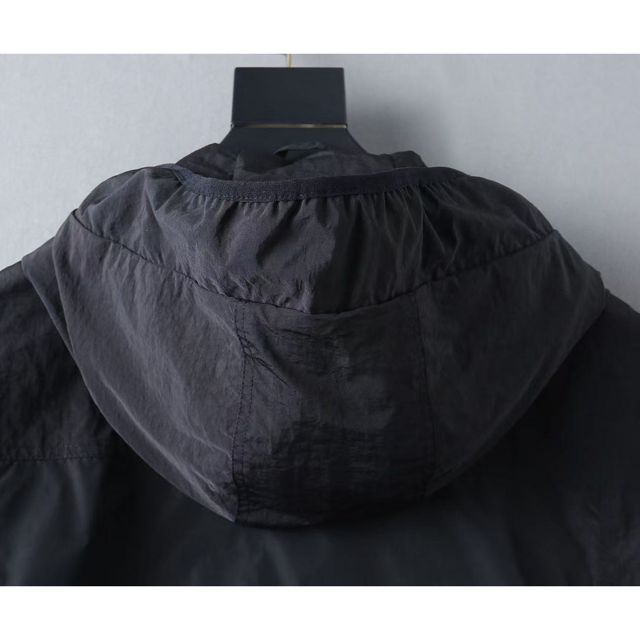 <p>MONCLER 男士夹克外套(800820)</p>