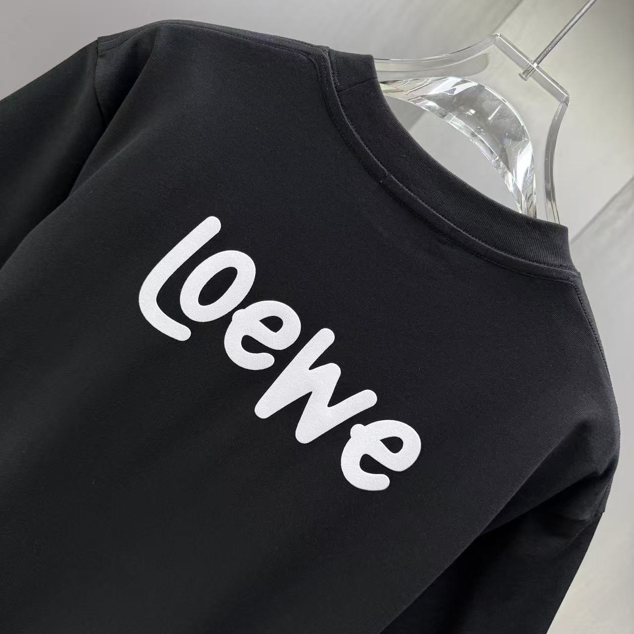 <p>Loewe 短袖T恤(黑)</p>