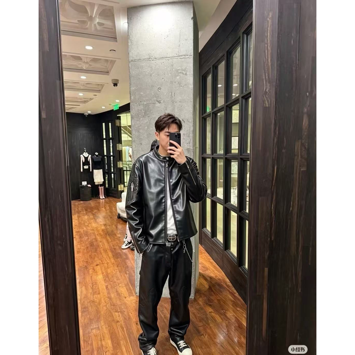 <p>Chrome Hearts 立领宝剑皮衣外套(黑)</p>