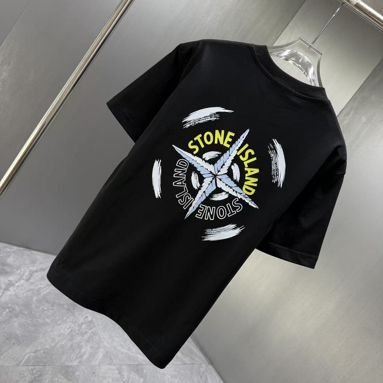 <p>Stone Island 短袖T恤(黑)</p>