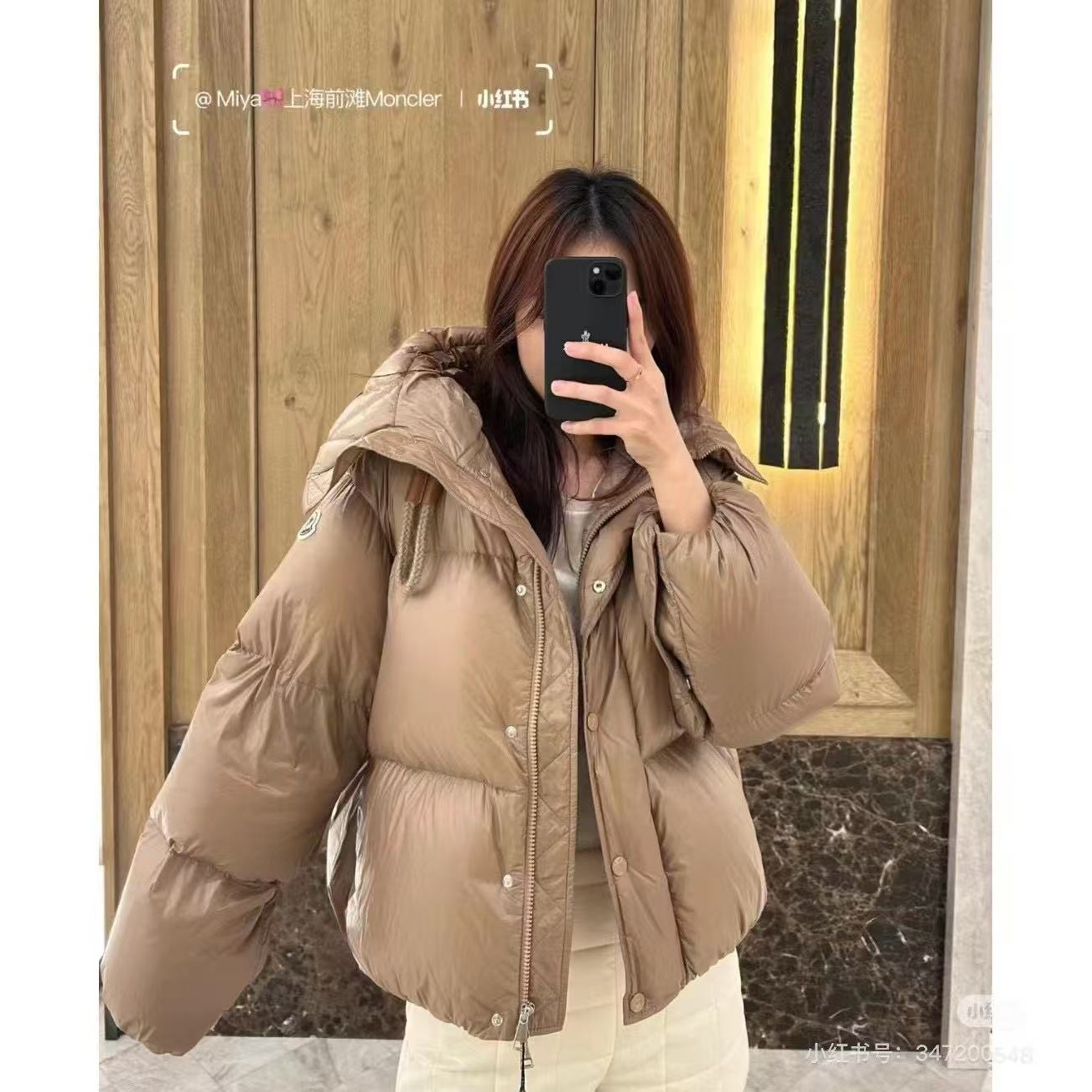 <p>Moncler Borey 女士二合一短款羽绒夹克外套(卡其)</p>