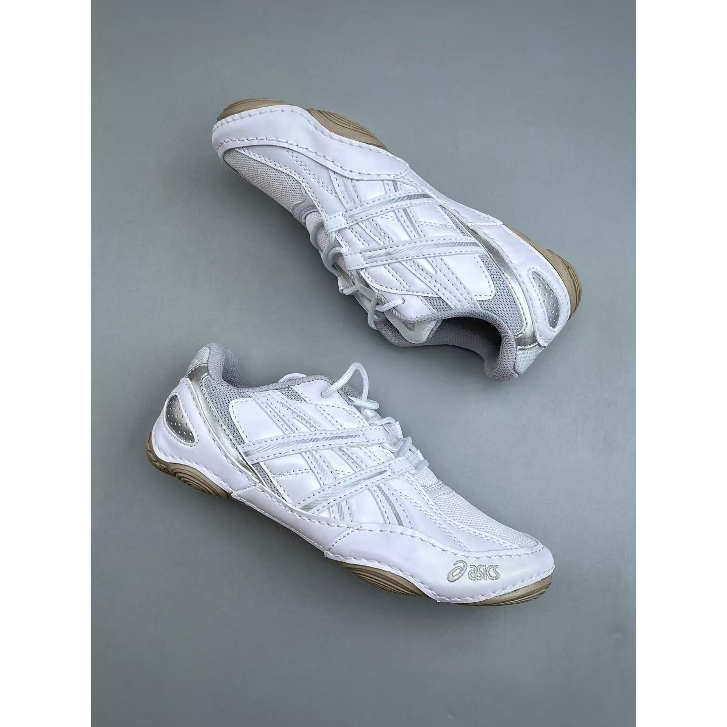 <p>Asics Hypersync 时尚复古透气轻便薄底德训鞋(白)</p>