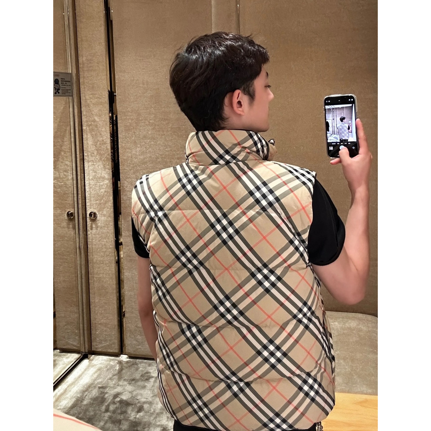 <p>BURBERRY 双面穿羽绒马甲</p>