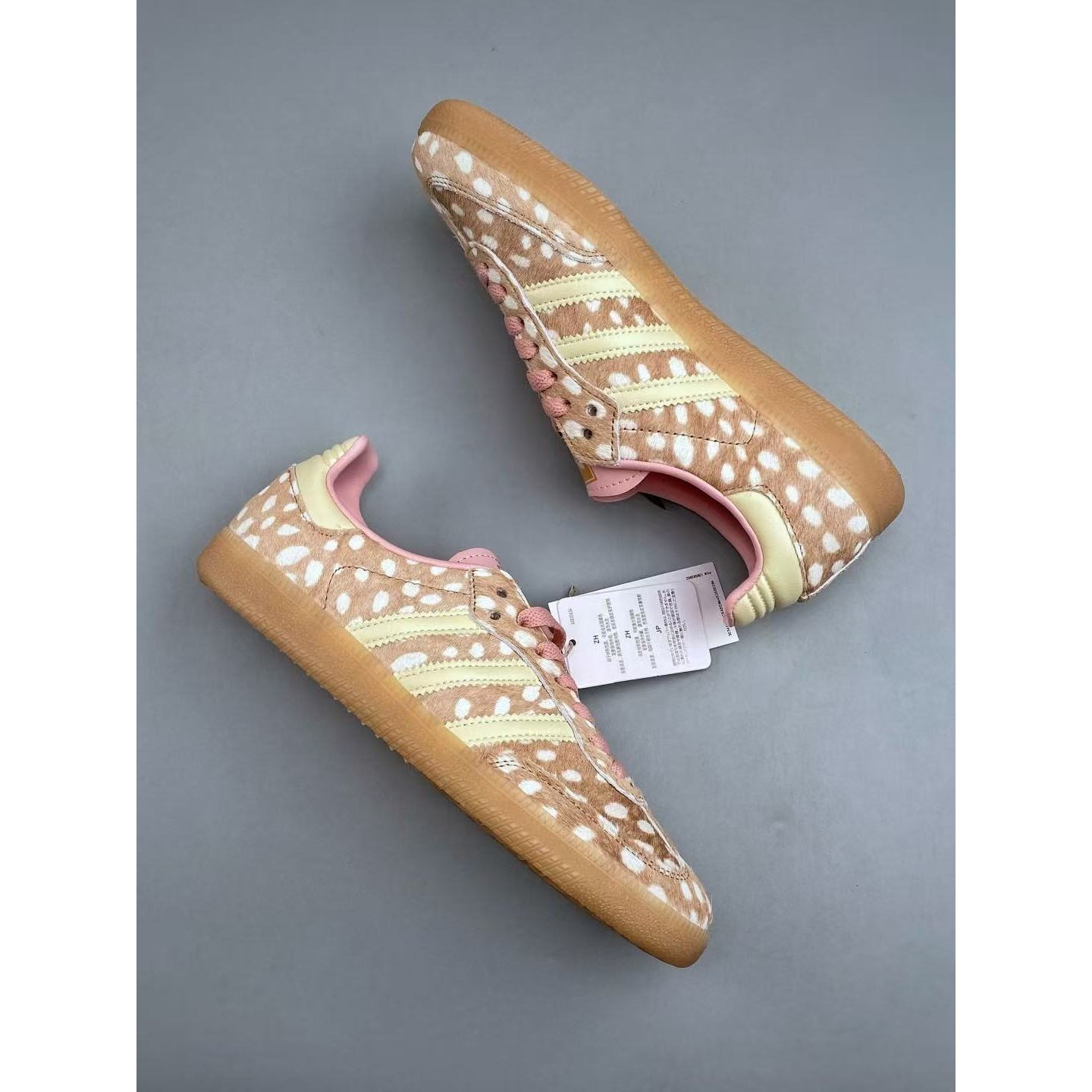 <p>Adidas Originals Samba OG 休闲运动板鞋(白點點卡其色)</p>