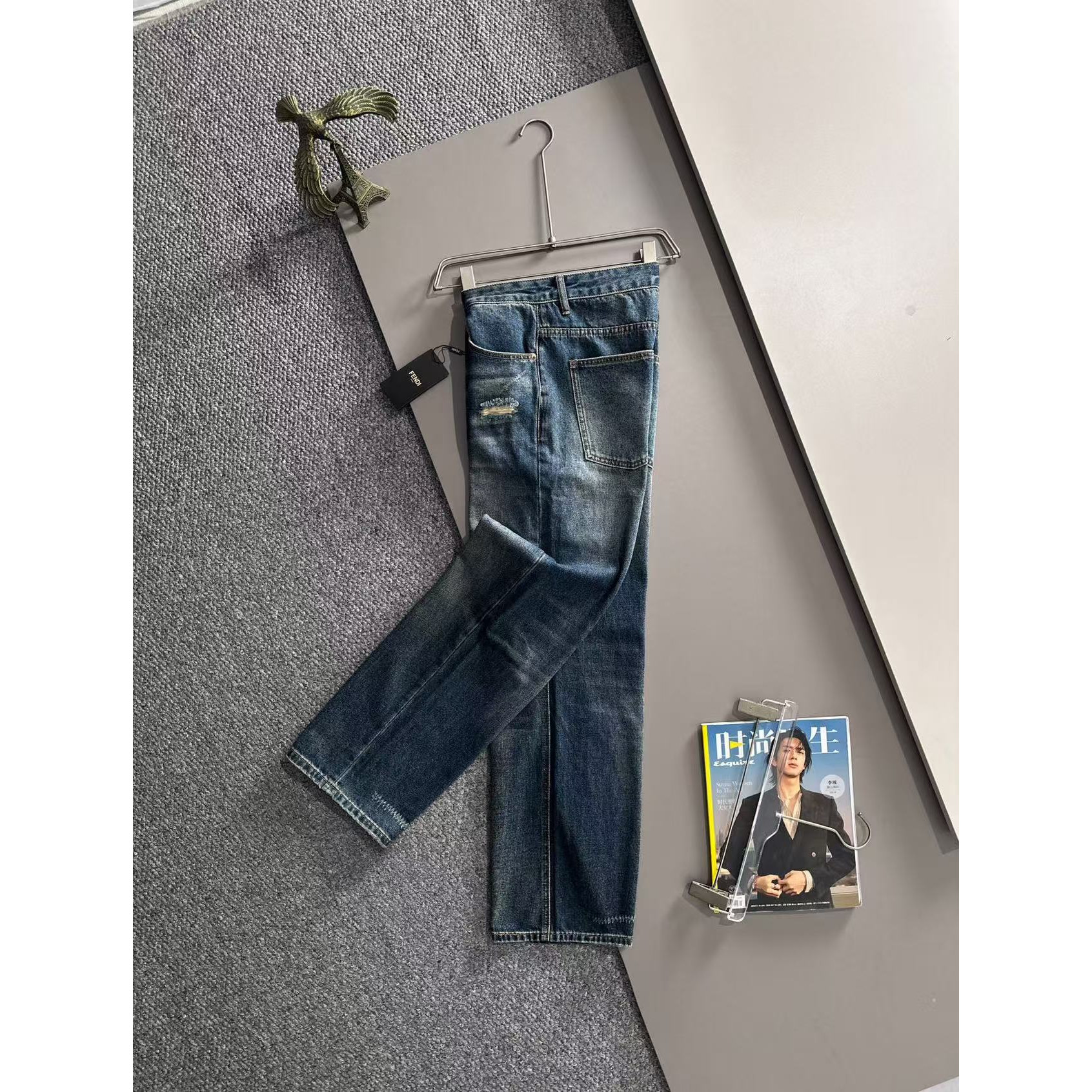 <p>Balenciaga 四季款经典牛仔裤直筒长裤(藍)</p>