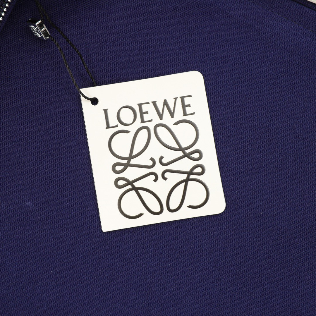 <p>Loewe 拼色织带刺绣连帽拉链外套(藍)</p>