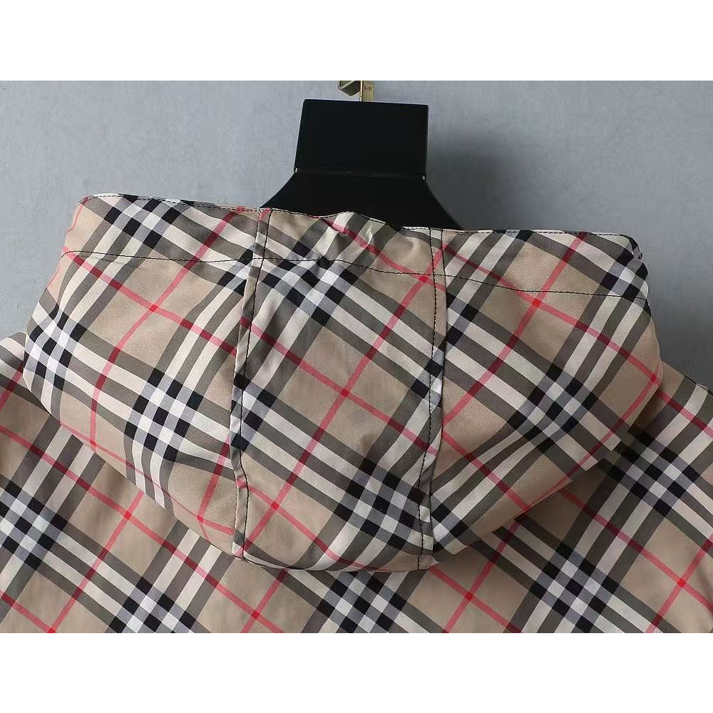 <p>BURBERRY 男士夹克外套(800892)</p>