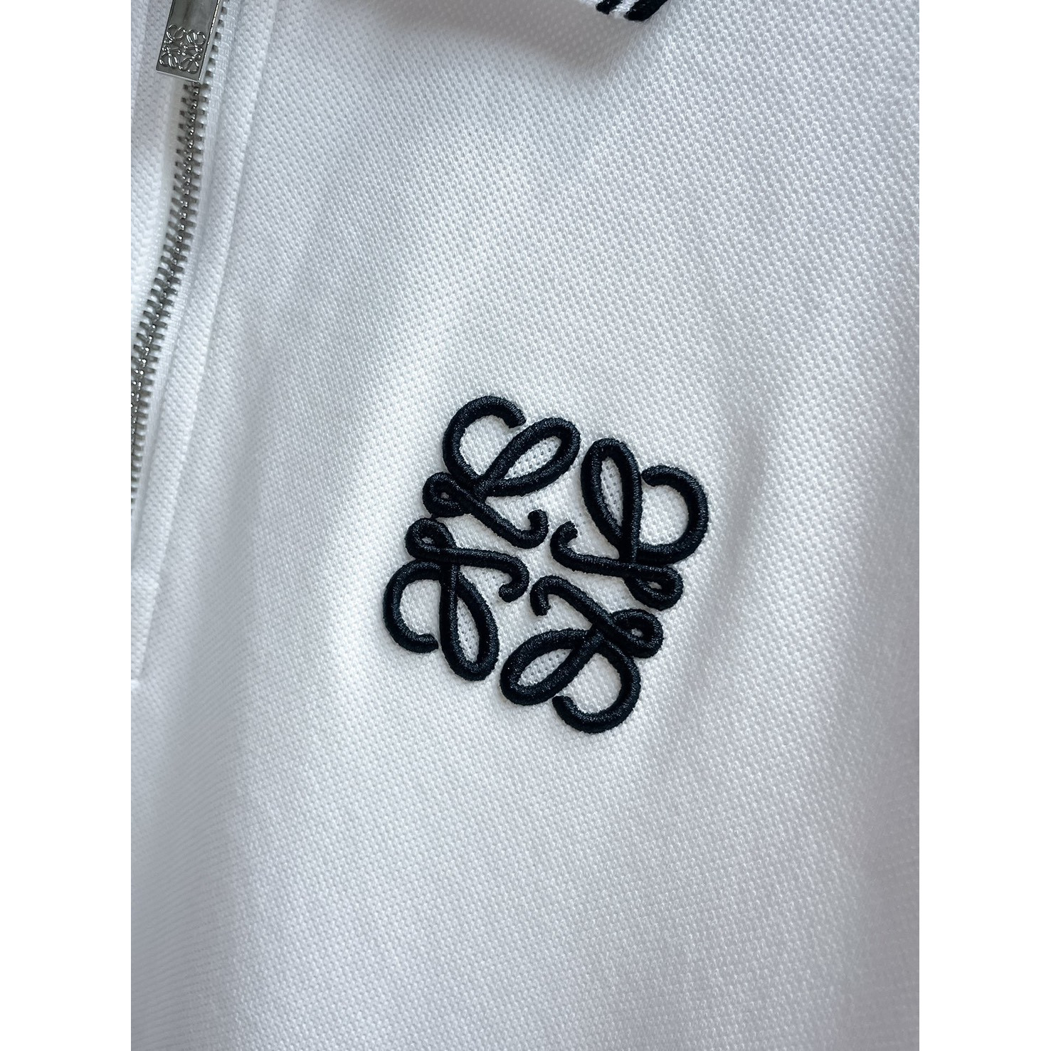<p>LOEWE&nbsp;短袖翻领polo衫(白)</p>
