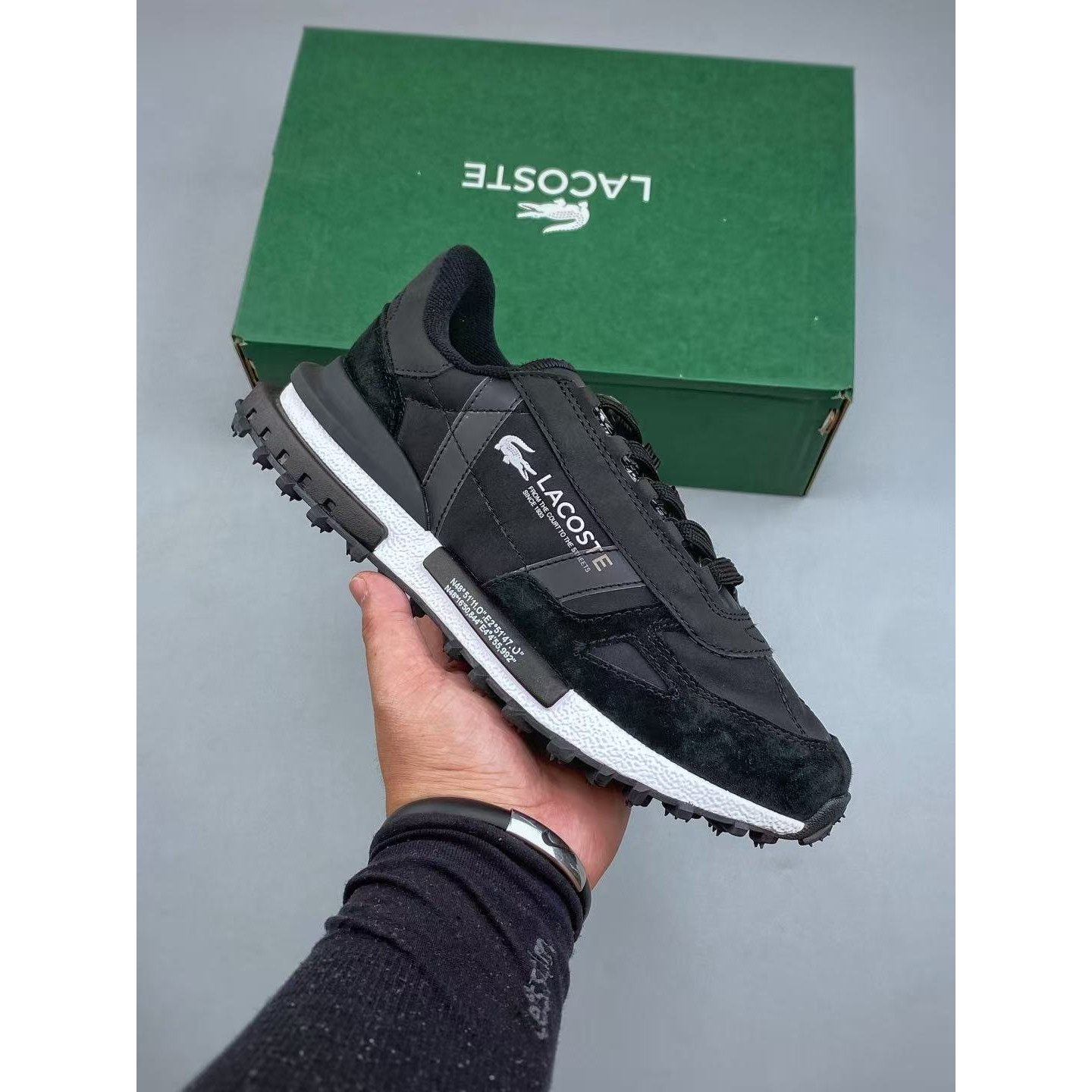 <p>LACOSTE 低帮休闲板鞋(黑)</p>