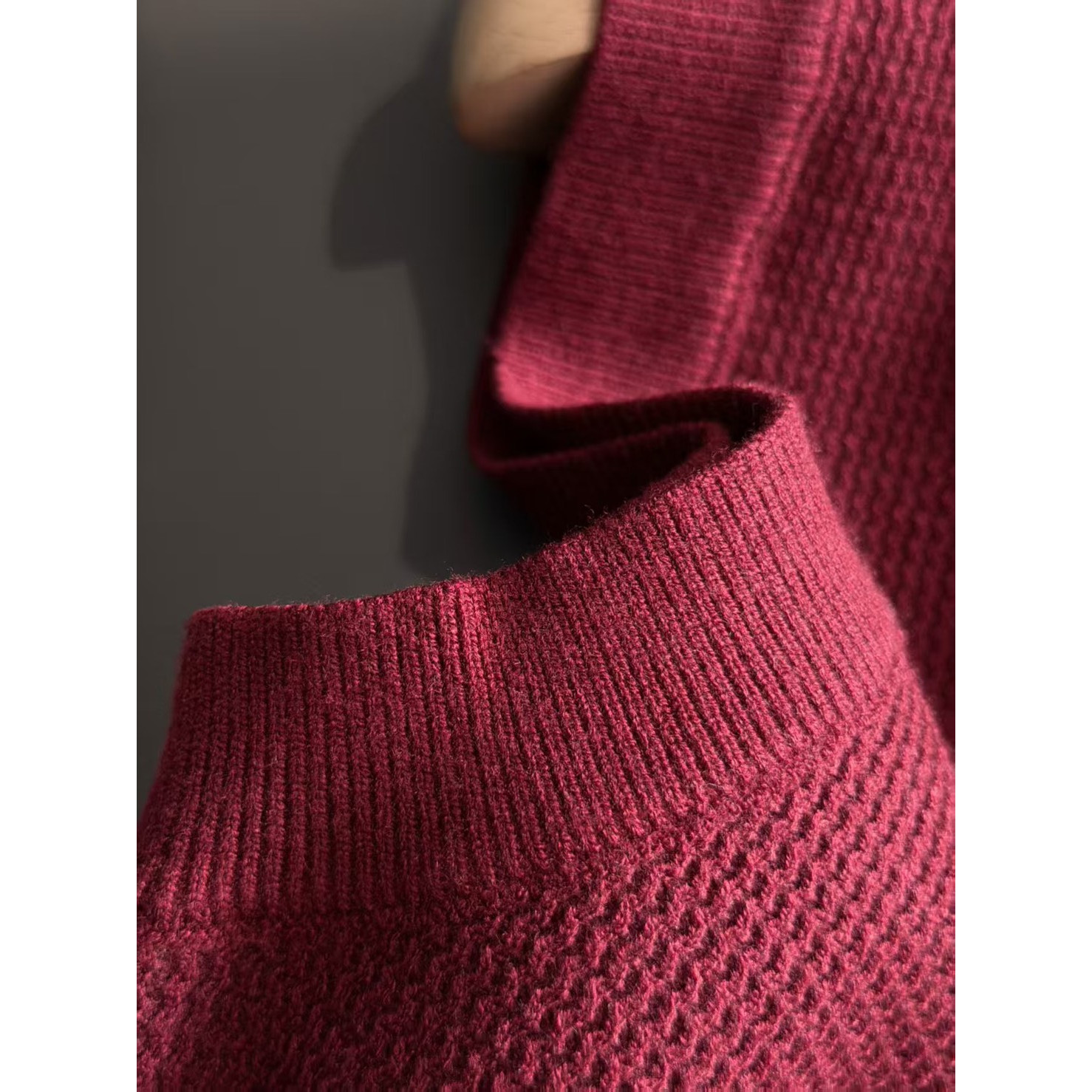 <p>Loro Piana V领针织马甲(紅)</p>