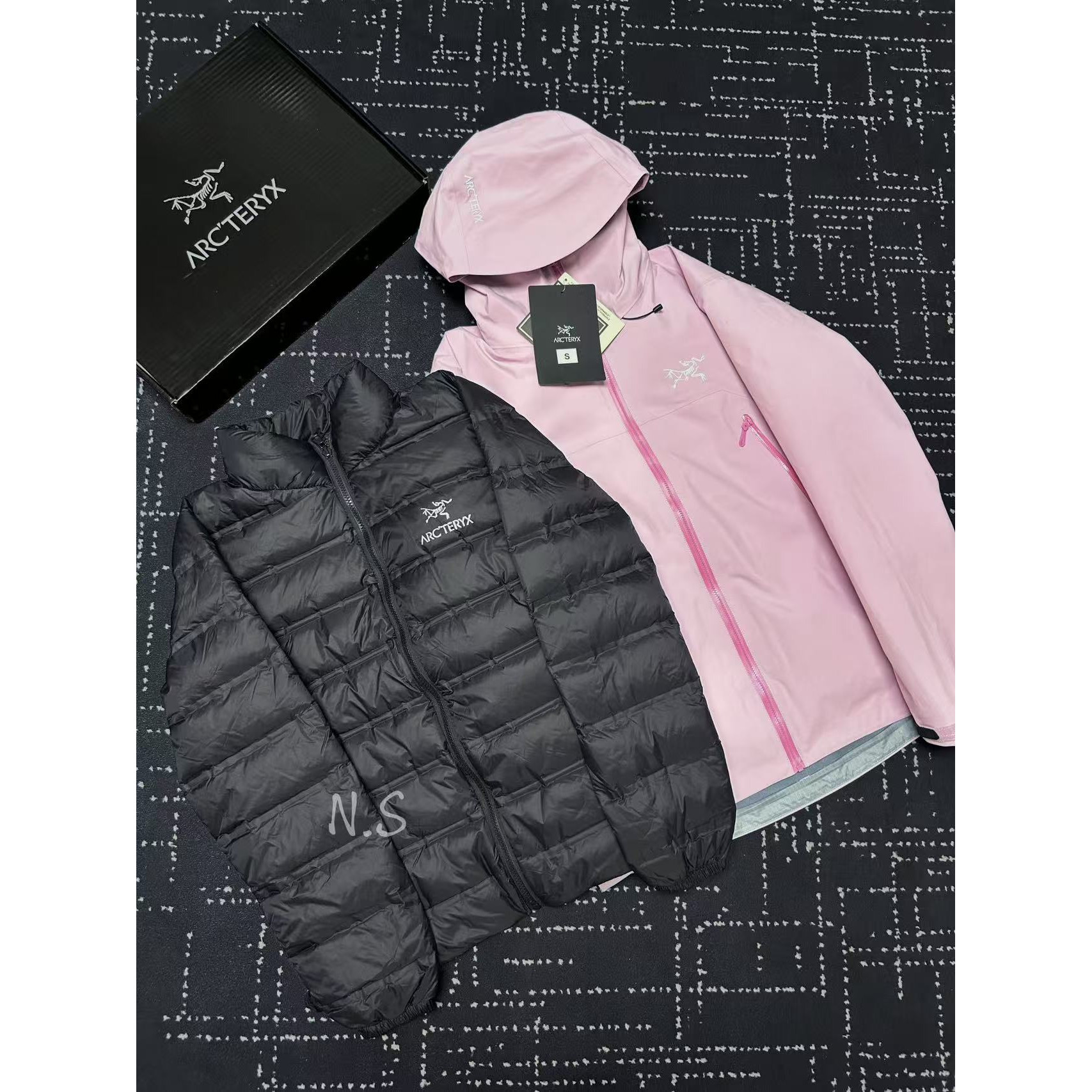 <p>Arc'teryx SL硬壳冲锋衣(潮汐粉)</p>