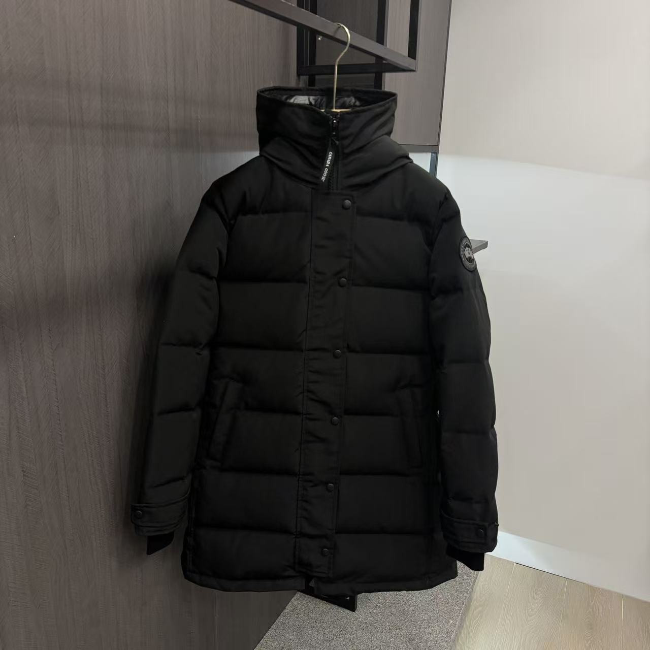 <p>Canada Goose Shelburn*派克大衣羽绒服(黑色黑標)</p>
