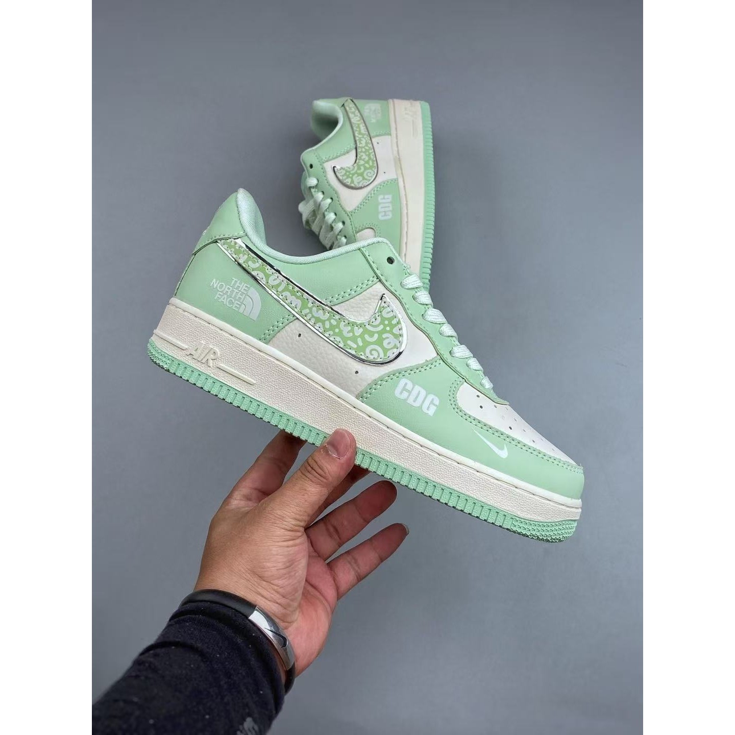 <p>Nike Air Force1 07 low &nbsp;联名款(綠)</p>