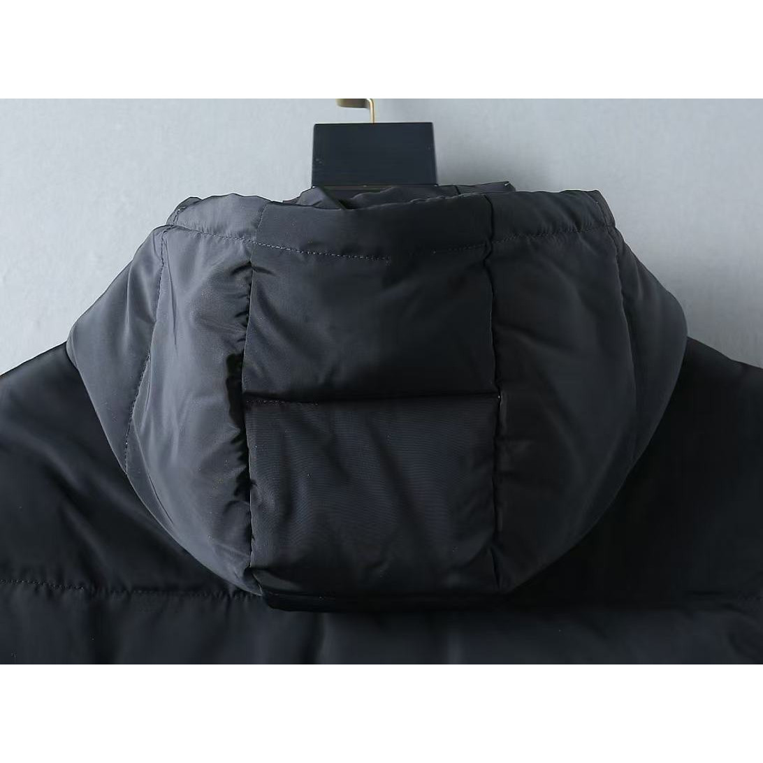 <p>LV 新款羽绒服(黑)</p>