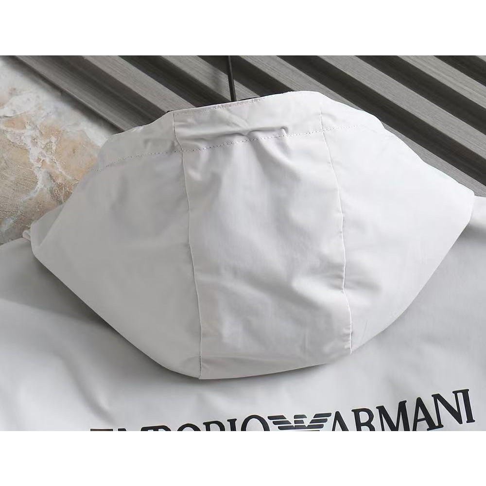 <p>Giorgio_Armani 男士夹克外套(白)</p>