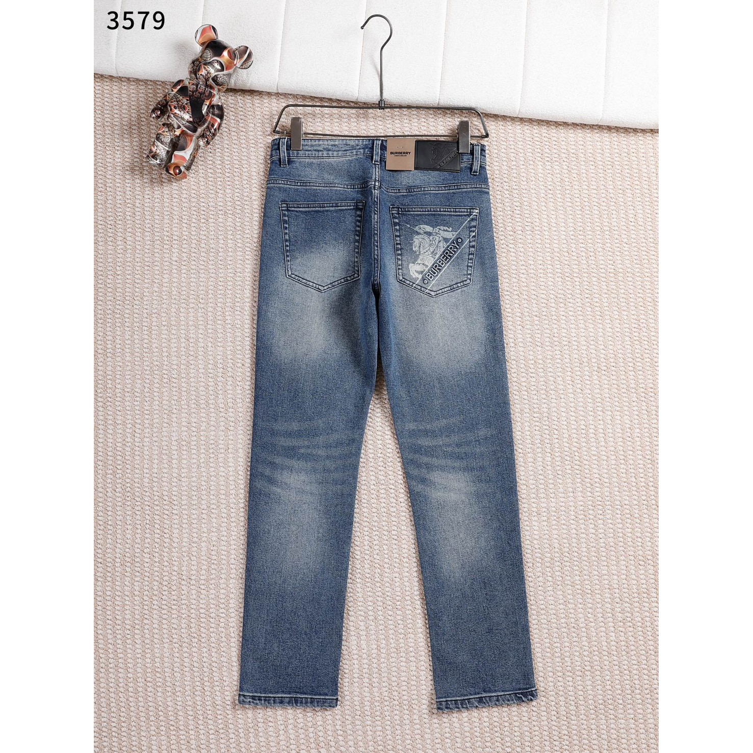 <p>BURBERRY 新款牛仔裤(3579#)</p>