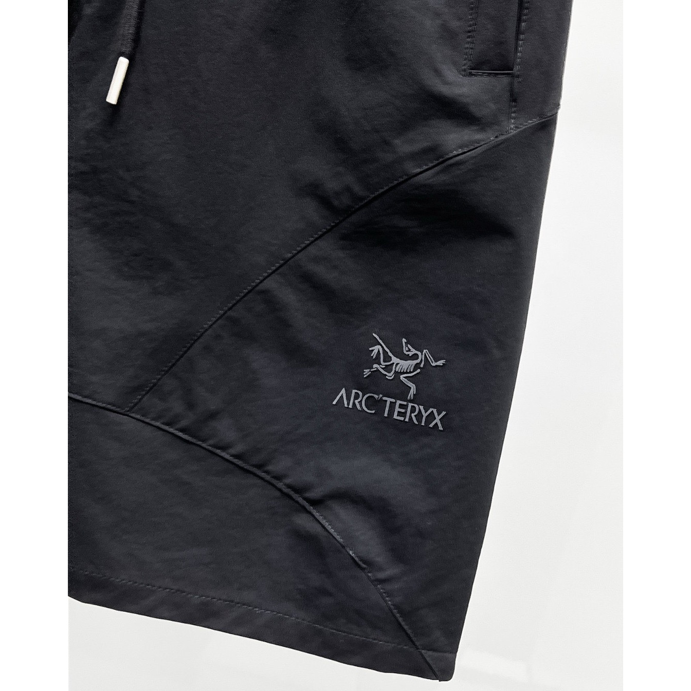 <p>Arc'teryx 休闲短裤(黑)</p>