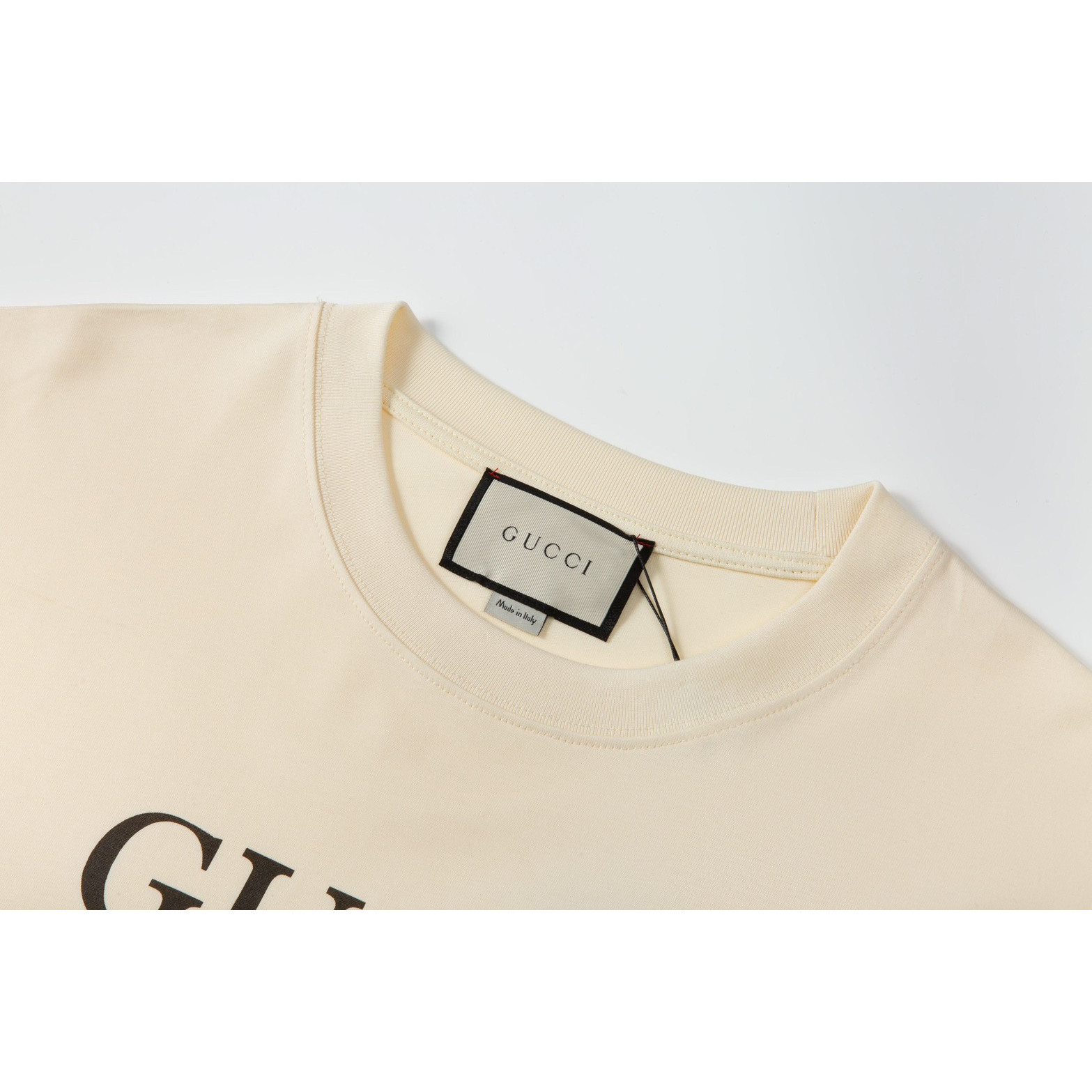 <p>GUCCI 数码印花 短袖T恤(杏)</p>