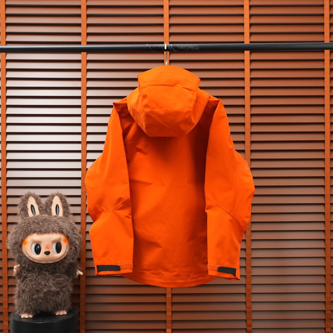 <p>ARC'TERYX &nbsp;BETA SV JACKET 增强防水防风连帽硬壳外套(橙色)&nbsp;</p>