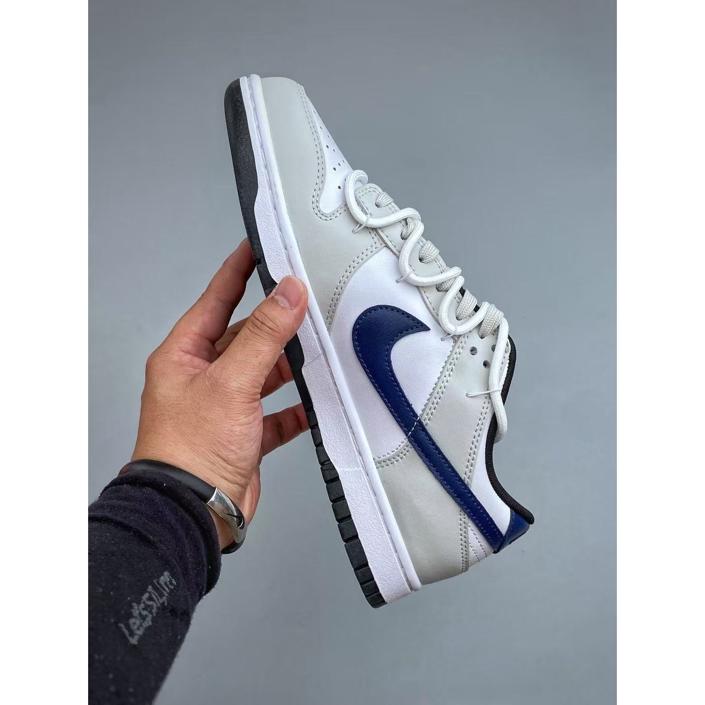 <p>NIKE DUNK LOW RETRO 联名款低帮休闲运动板鞋(白灰藍)</p>