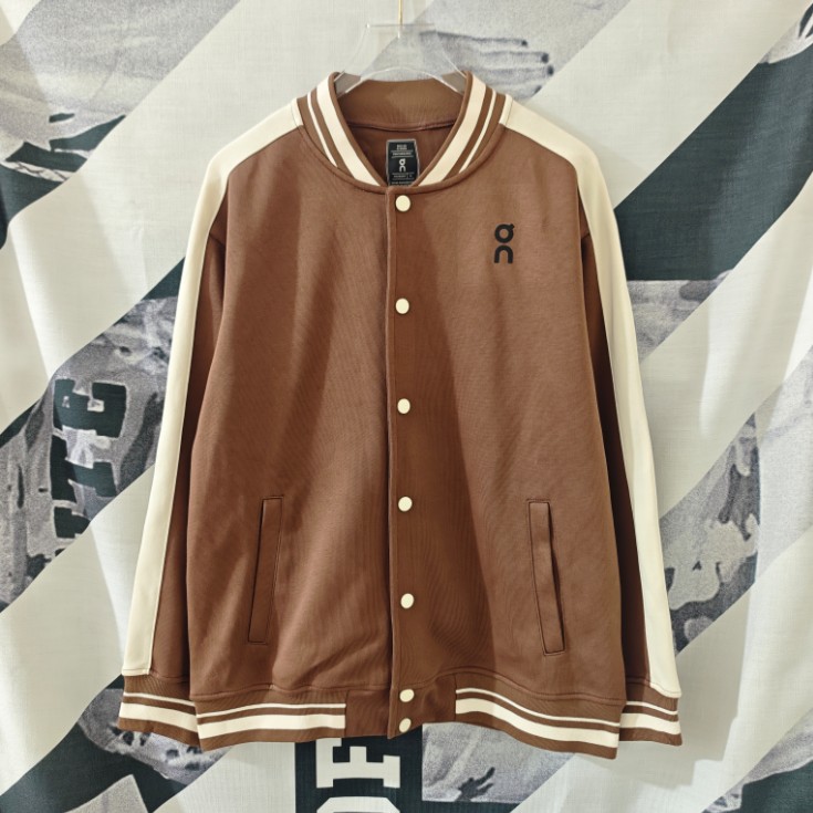 <p>On 長袖棒球服夾克外套(咖啡色)</p>