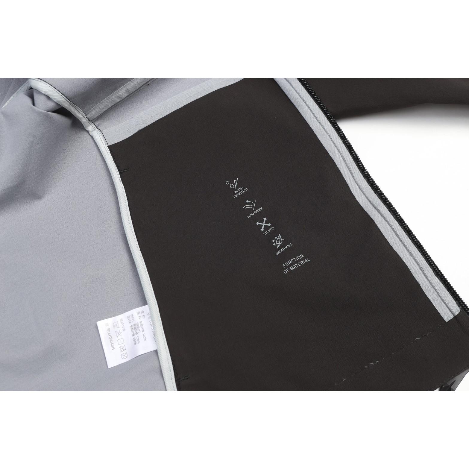 <p>Kolon Sport OT单拉链连帽冲锋衣(黑)</p>