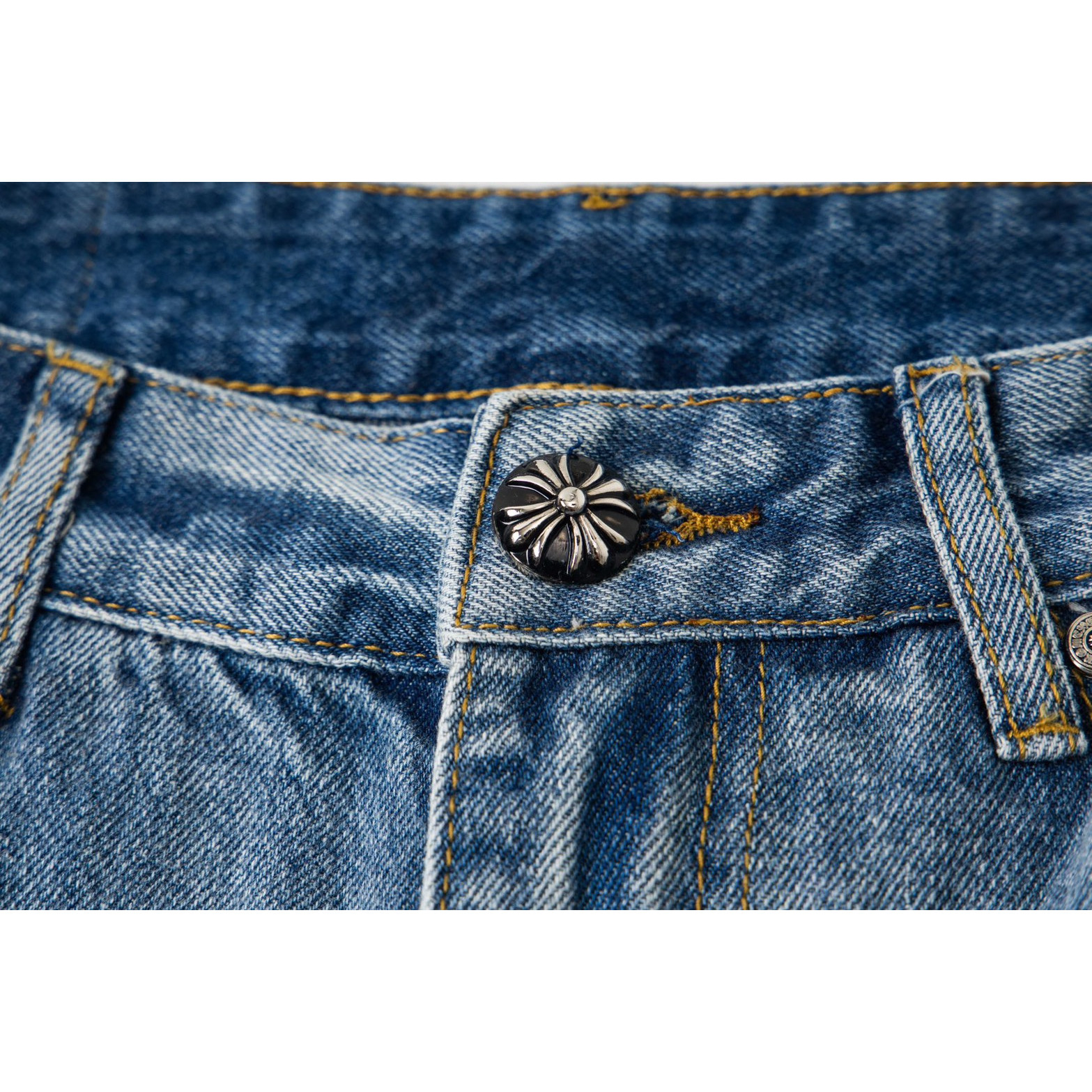 <p>CHROME HEARTS 浅蓝裤梵文黑白拼皮牛仔裤(1803#)</p>

<p>&nbsp;</p>