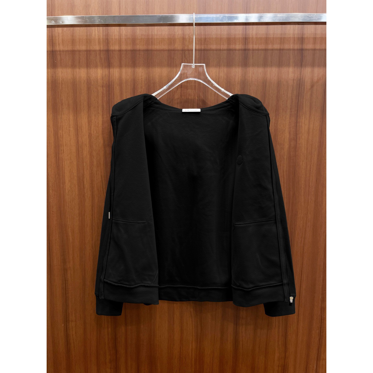 <p>Moncler 连帽套装(黑)</p>