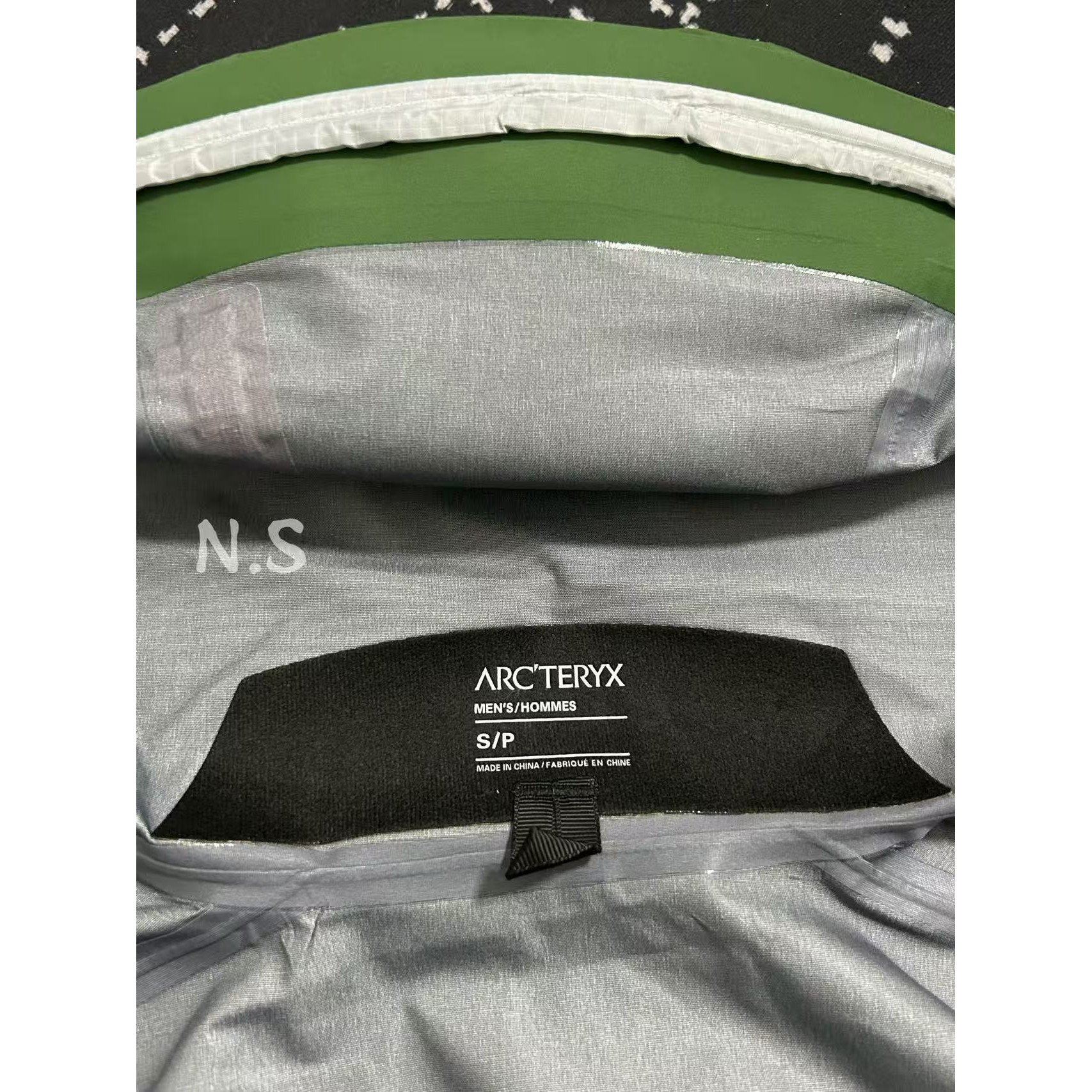 <p>Arc'teryx Beta系列 SL GORE-TEX 硬壳刺绣连帽防水防风透气冲锋衣 (伊甸绿)</p>