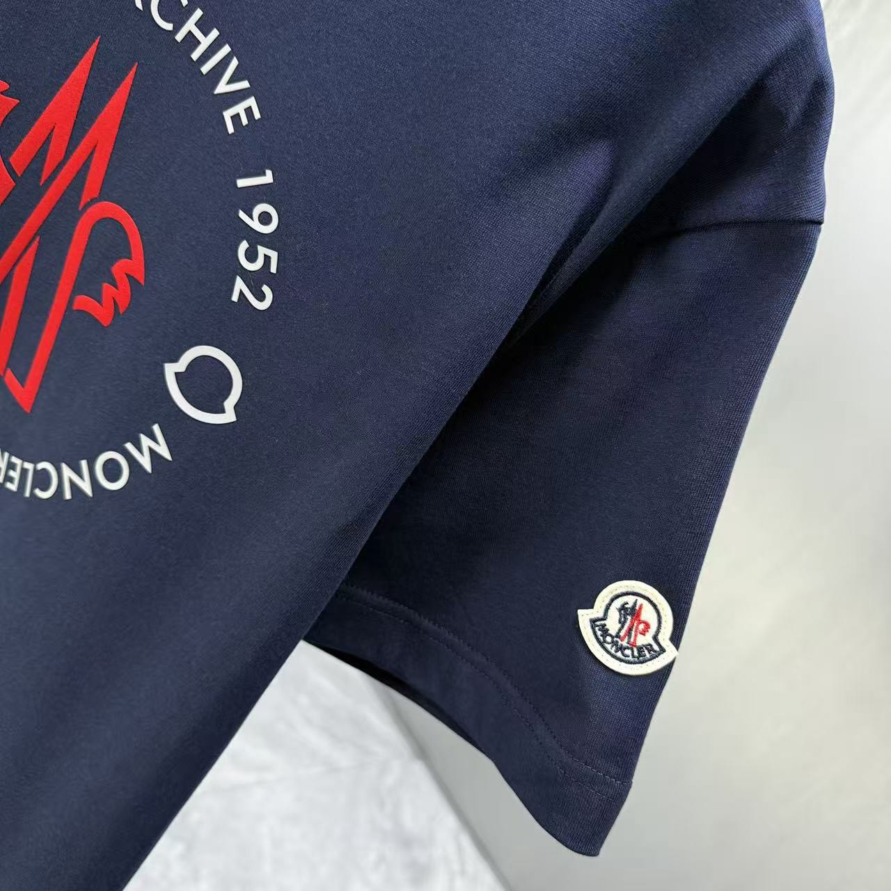 <p>Moncler 短袖T恤(深藍)</p>