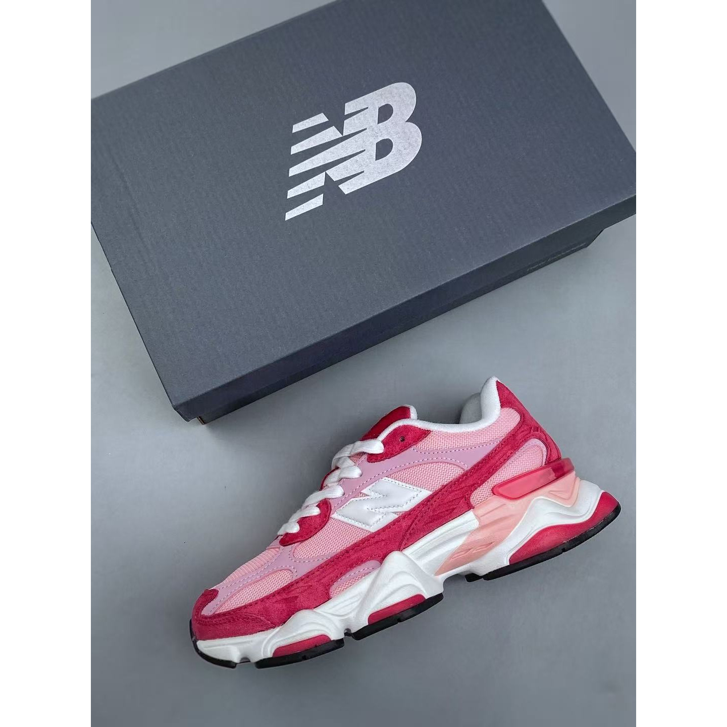 <p>New Balance NB9060 休闲鞋 (紅)&nbsp;</p>