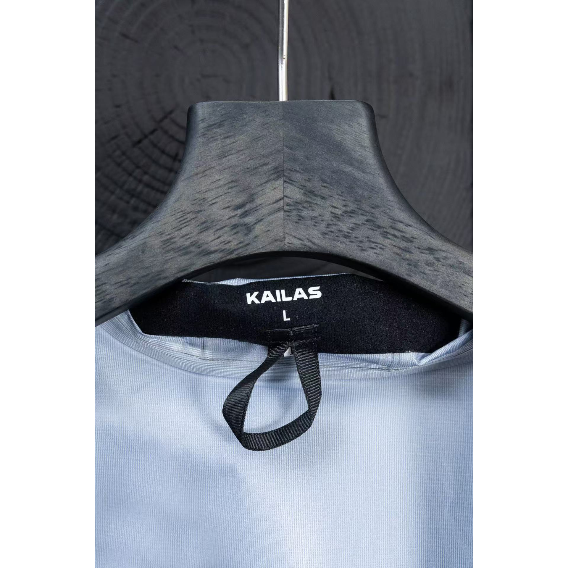 <p>KAILAS 双开拉链轻薄冲锋衣(龙胆紫)</p>