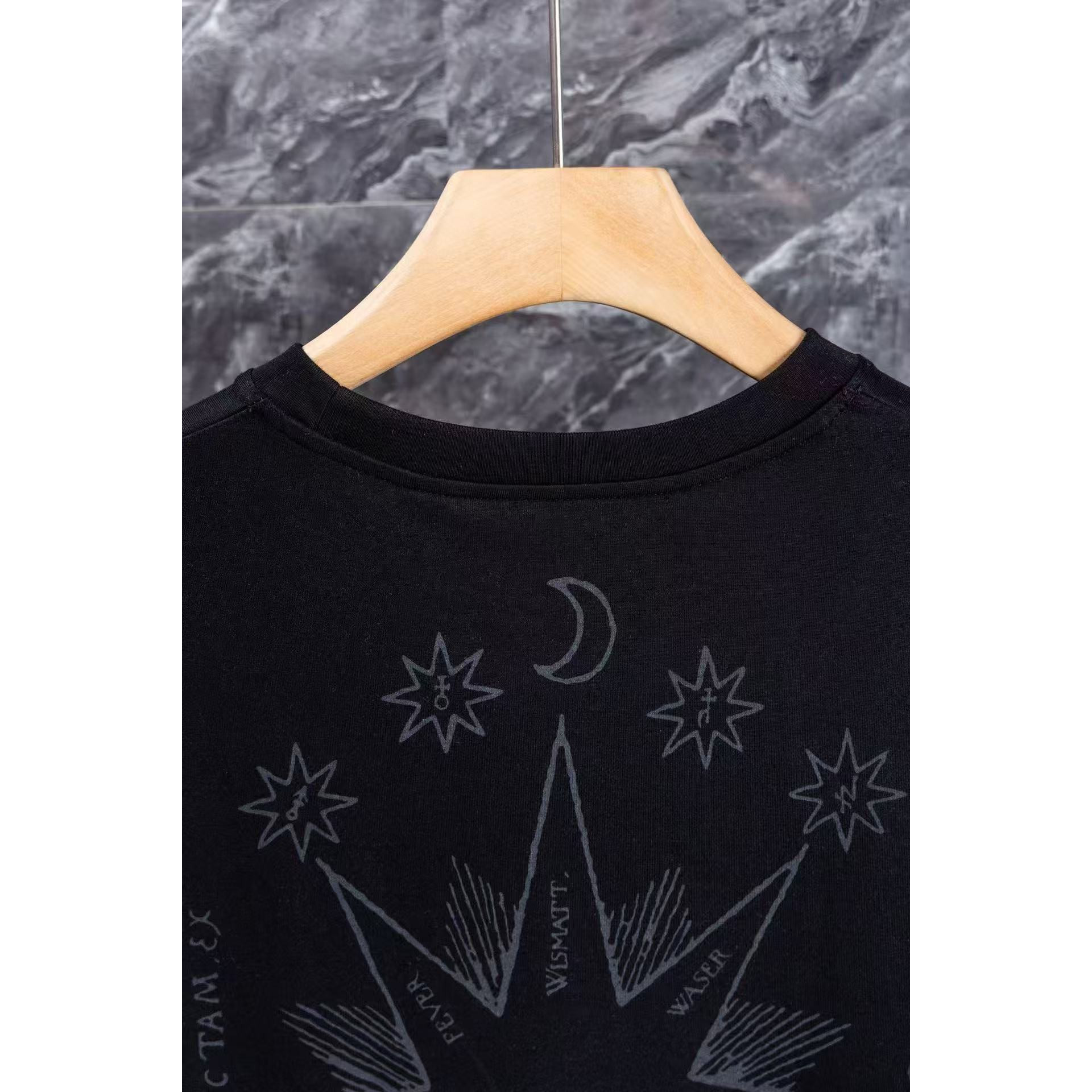 <p>GIVENCHY 塔罗牌星星印花短袖(黑)</p>