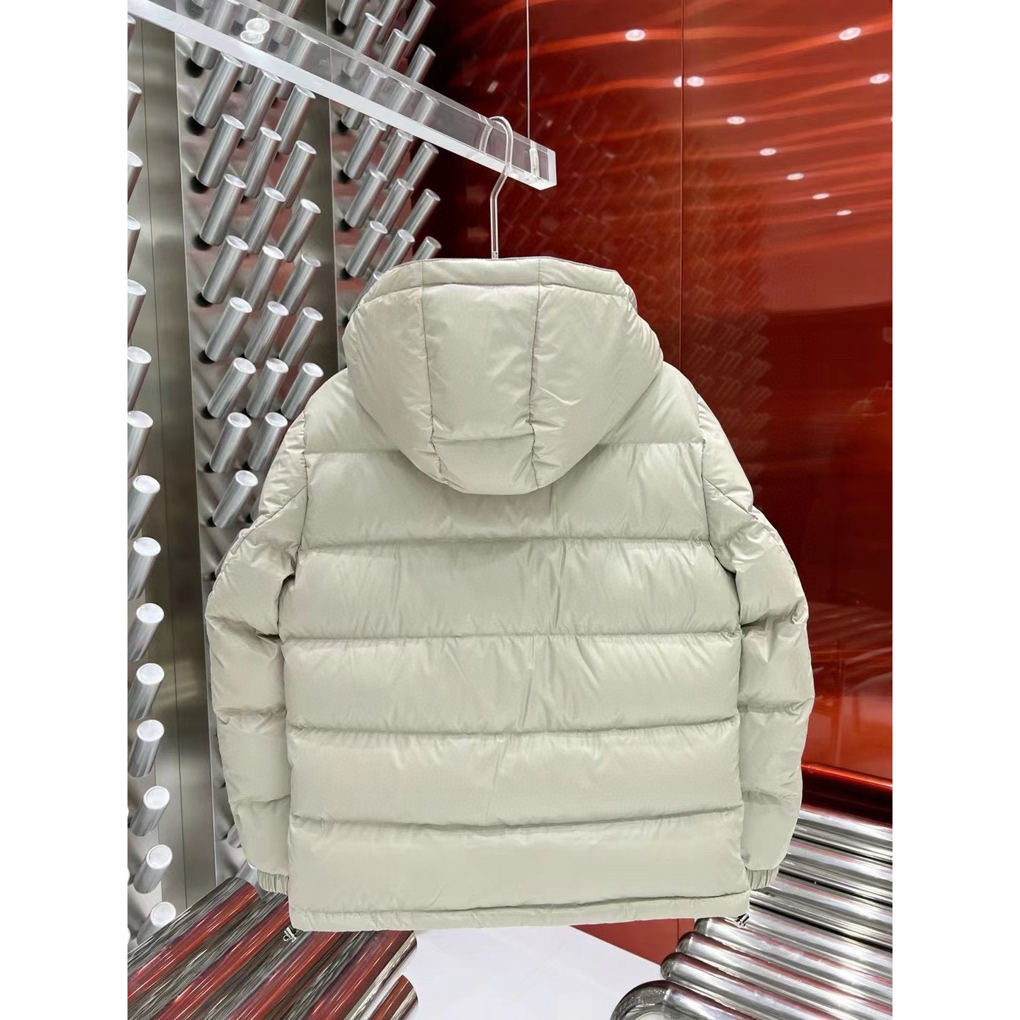 <p>PRADA 羽绒服(白)</p>
