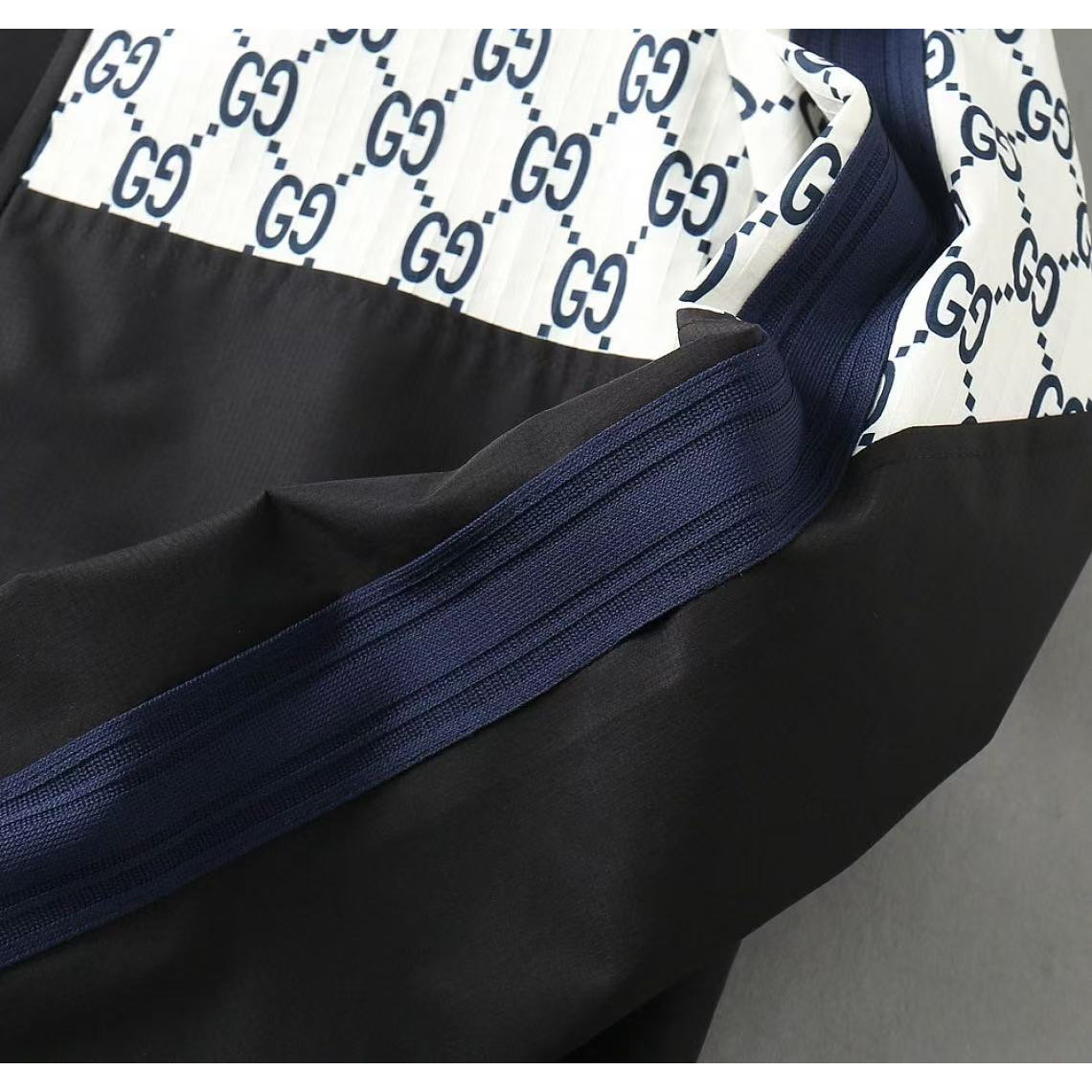 <p>GUCCI 男士夹克外套(白)</p>