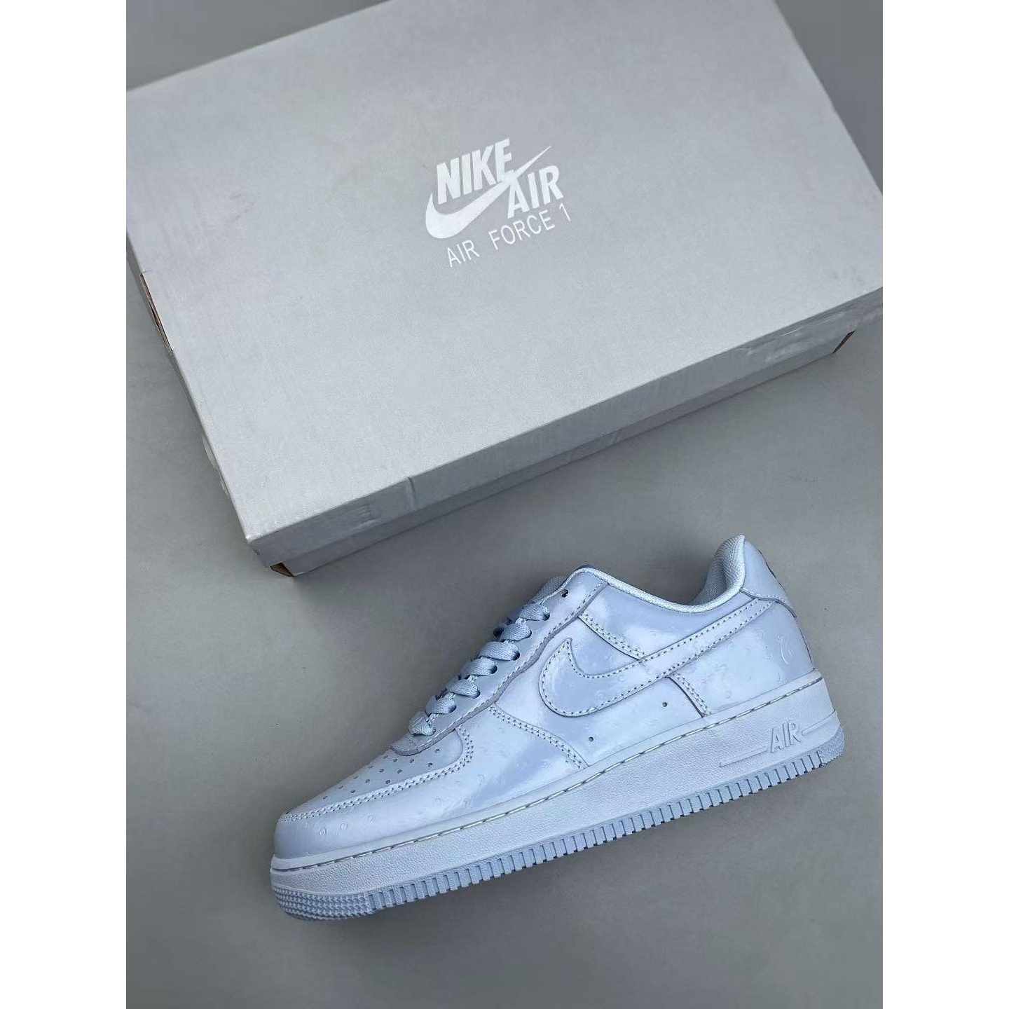 <p>&nbsp;Nike Air Force1 07 low&nbsp; (藍)</p>