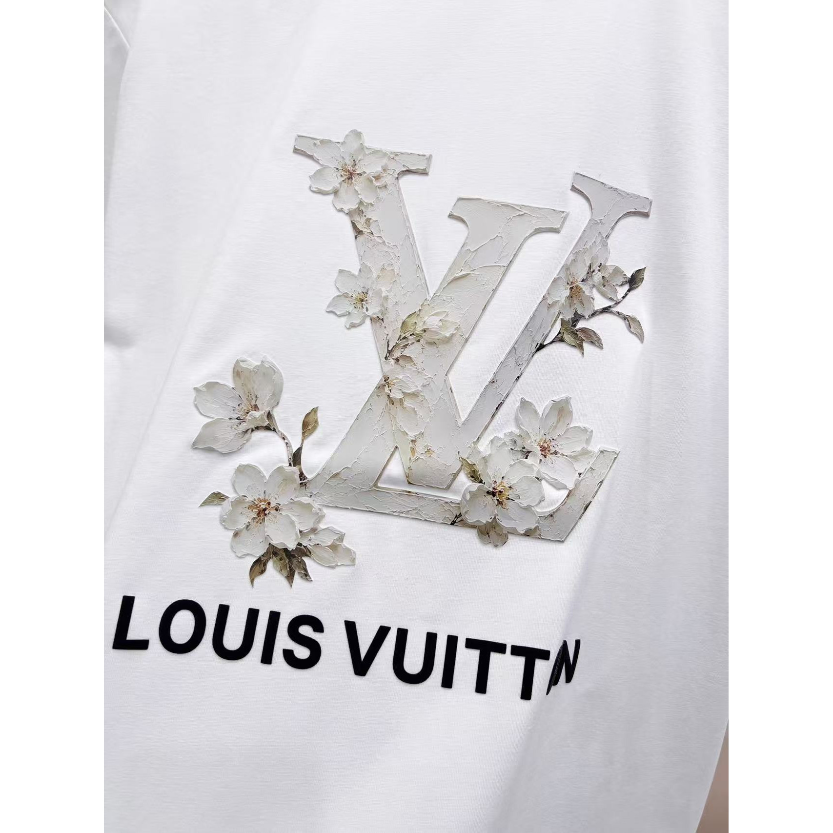 <p>LV 短袖T恤(白)&nbsp;</p>