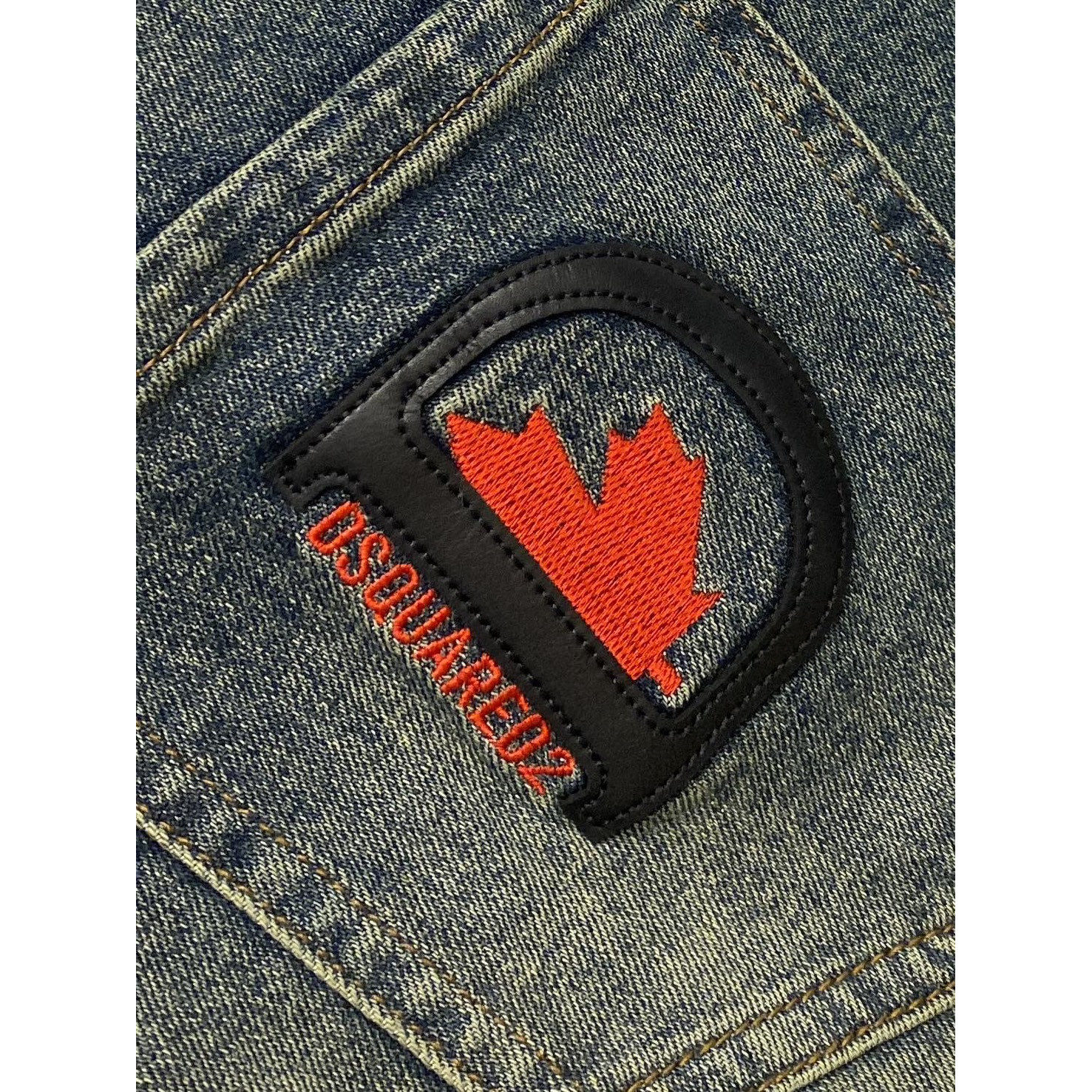 <p>DSQUARED2 休闲牛仔裤</p>