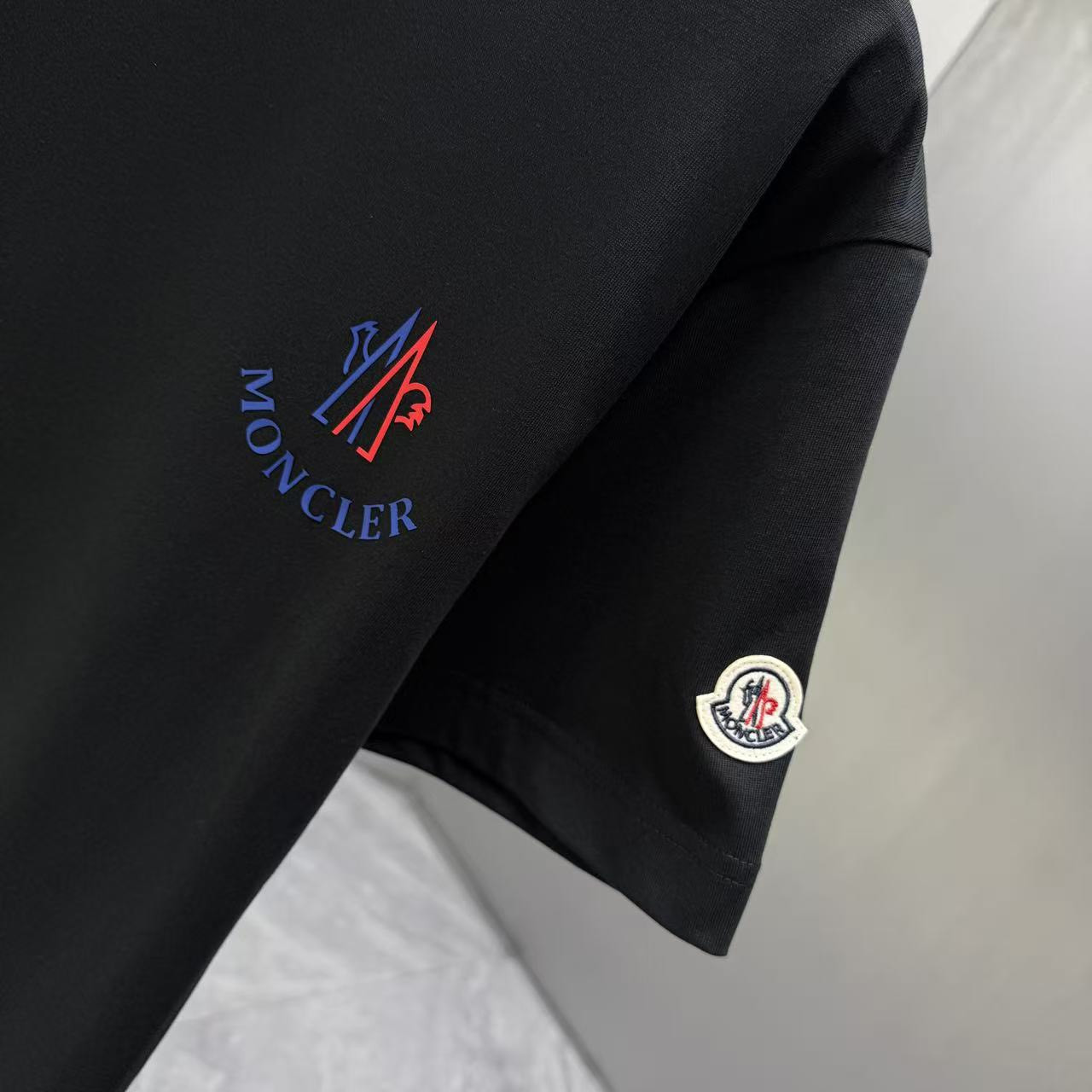 <p>Moncler 短袖T恤(黑)</p>