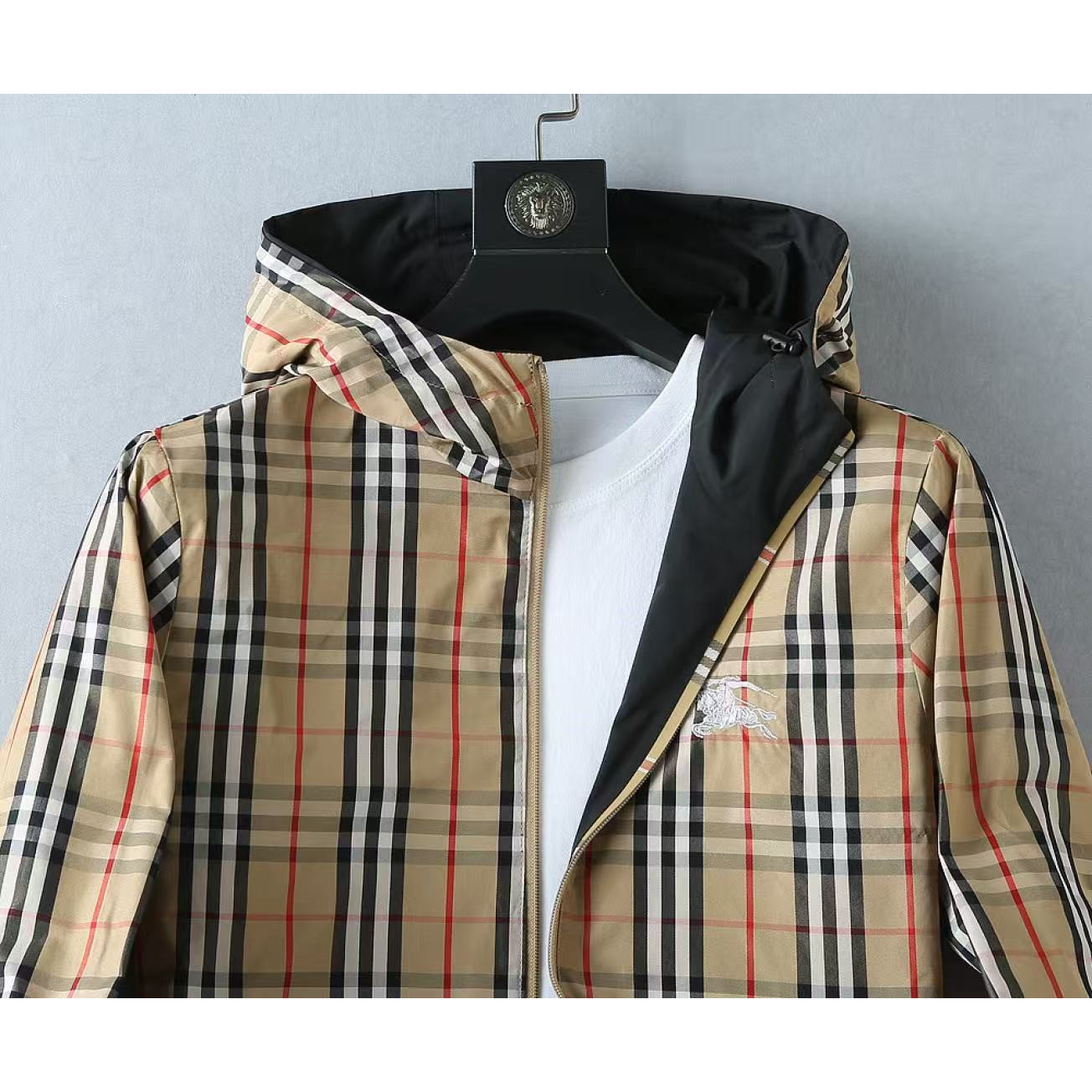 <p>BURBERRY 男士夹克外套(800879)</p>