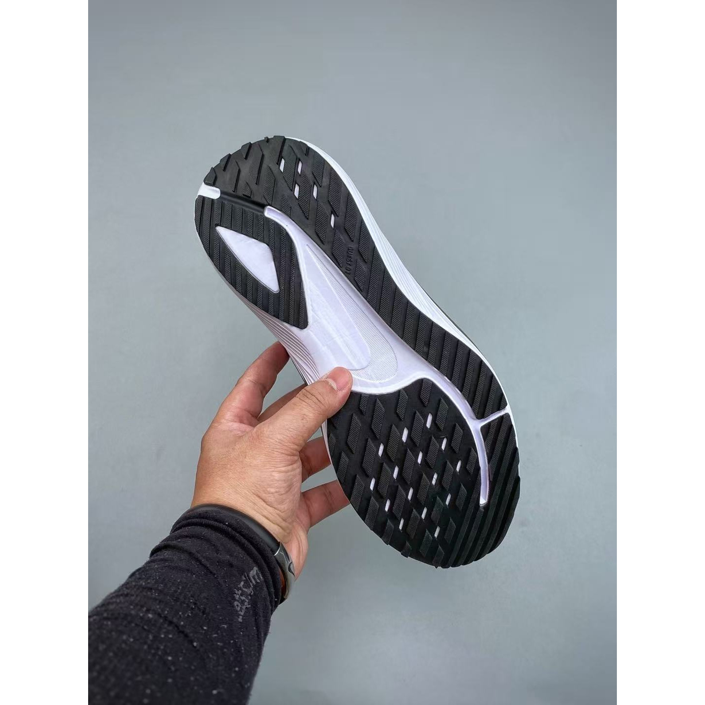 <p>Nike Quest 7 休闲慢跑鞋(黑)&nbsp;</p>