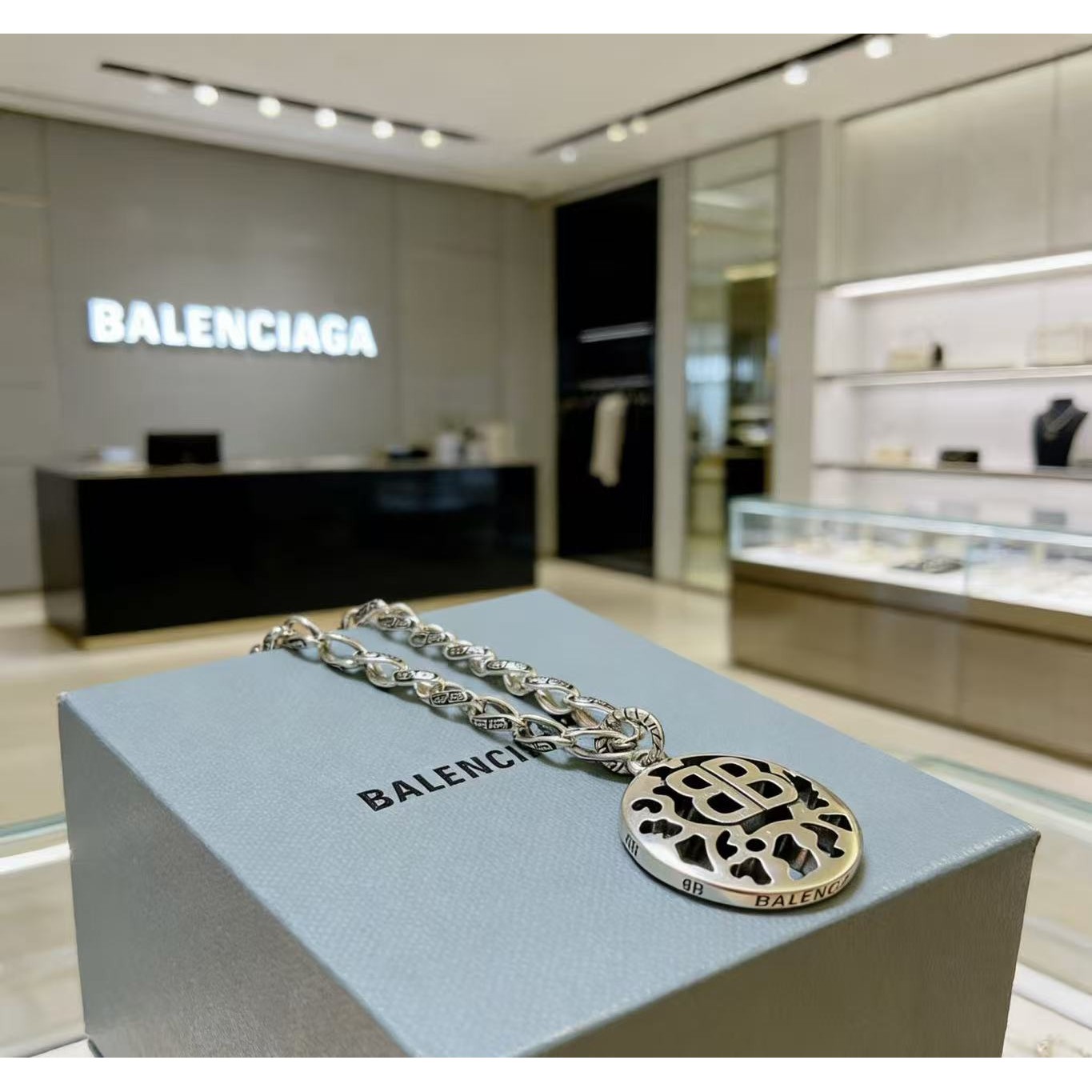 <p>Balenciaga 项链</p>