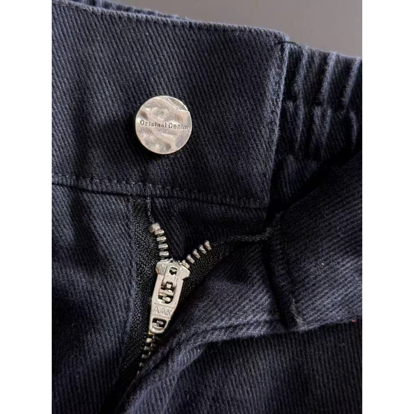 <p>MONCLER&nbsp;秋冬新款松紧带休闲裤(黑)</p>