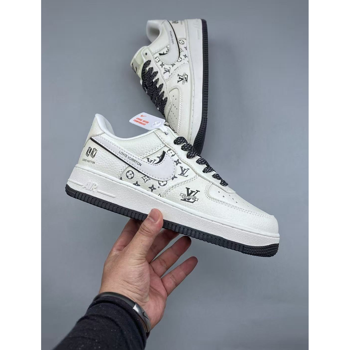 <p>Nike Air Force1 07 low &nbsp;联名款(白)</p>