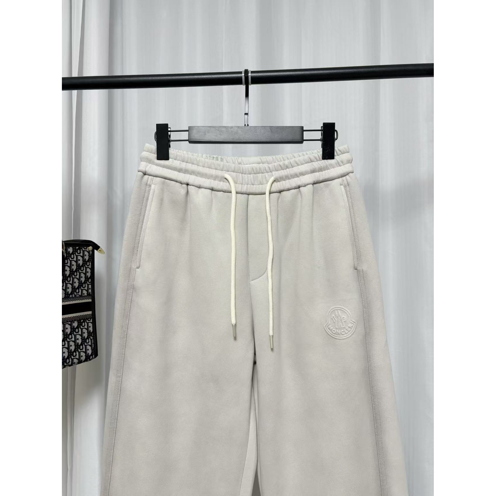 <p>Moncler 休闲长裤(白)</p>