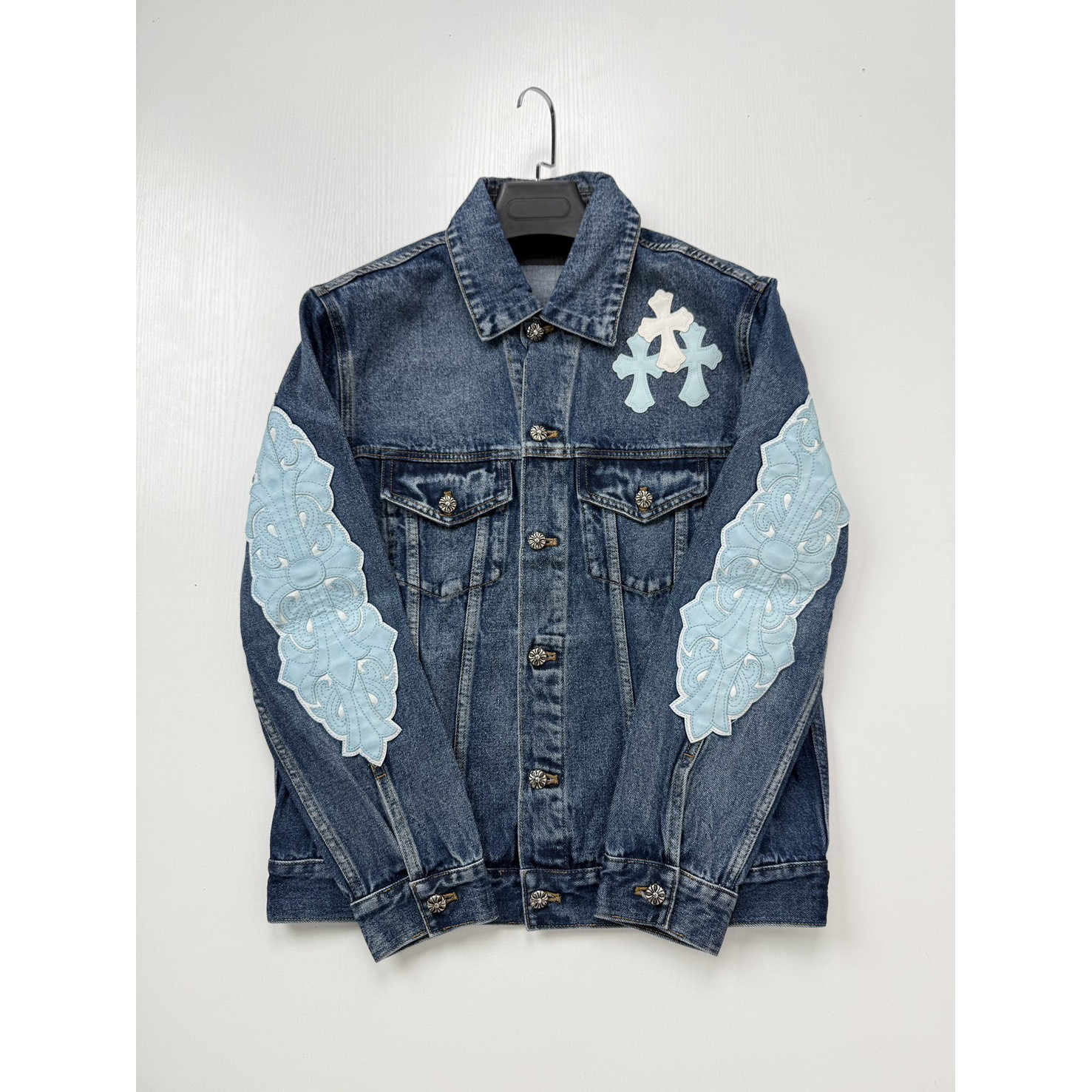 <p>CHROME HEARTS 三十字架牛仔外套</p>