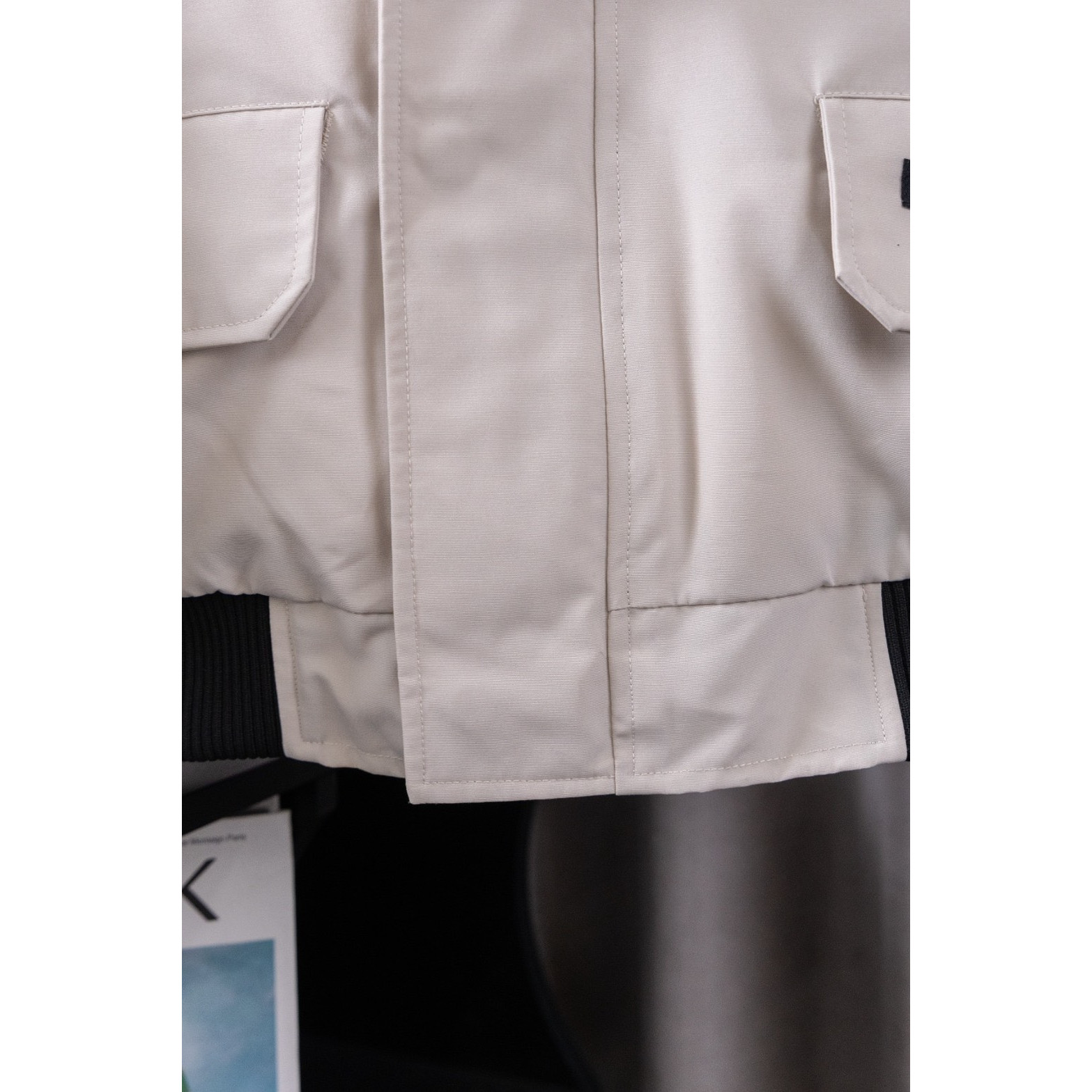 <p>Canada Goose 01款 Chilliwack Bomber 飞行员羽绒服(象牙白)</p>