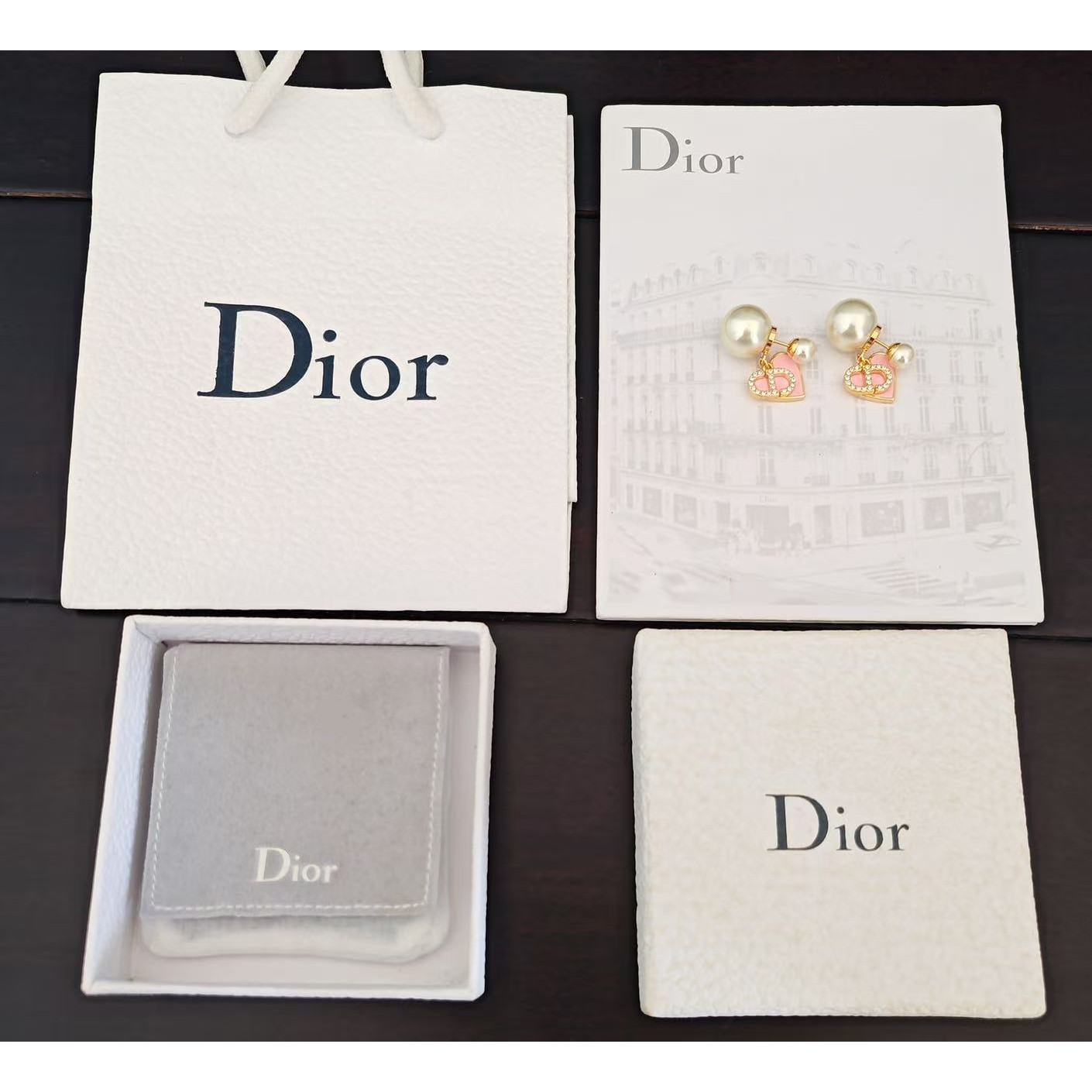<p>DIOR&nbsp;大小珍珠粉色爱心耳环</p>